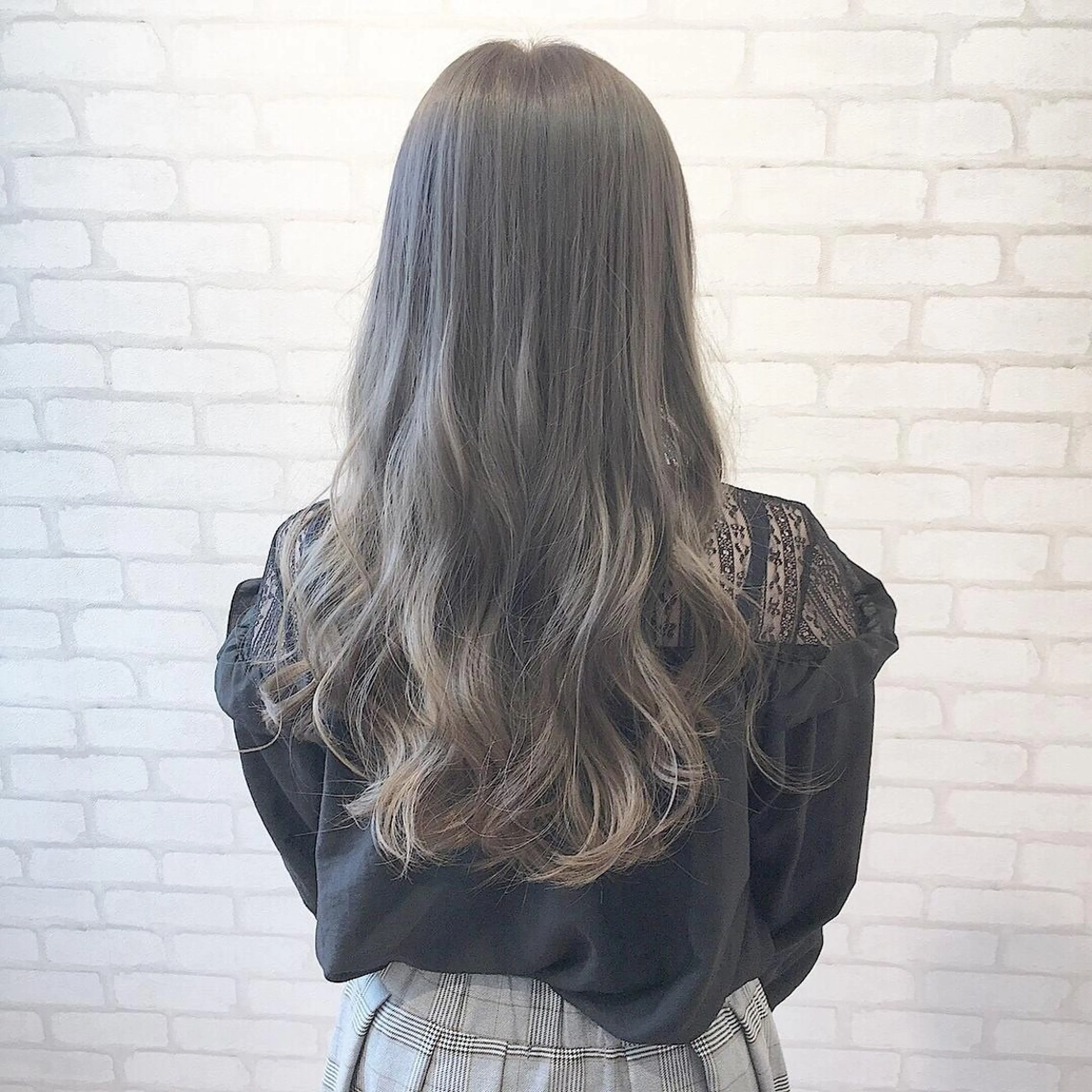 ロング ミヤザキ タクトのヘアスタイル