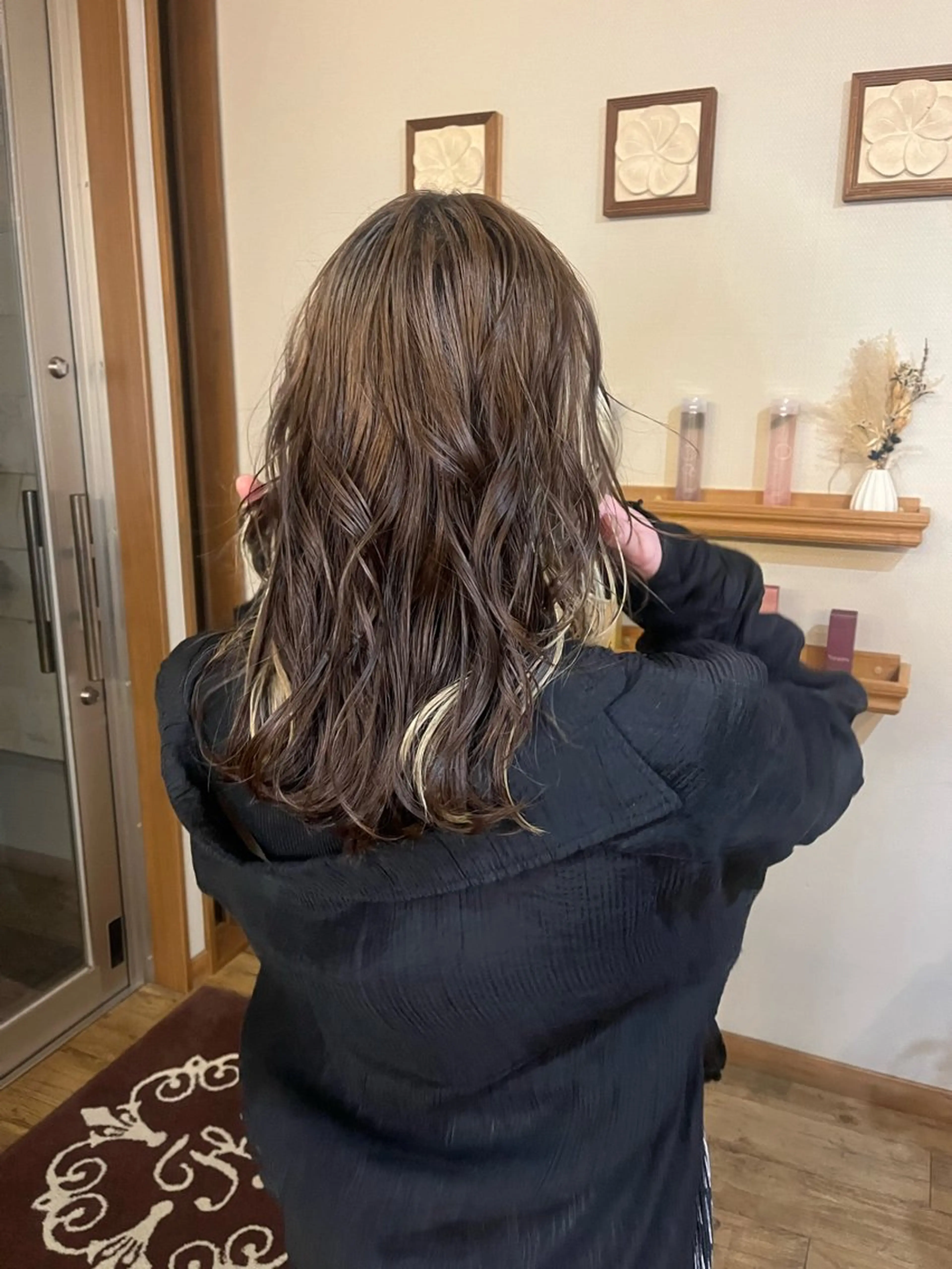 ミディアム カラー ヘアアレンジ インナーカラー 栗林 姫花のヘアスタイル