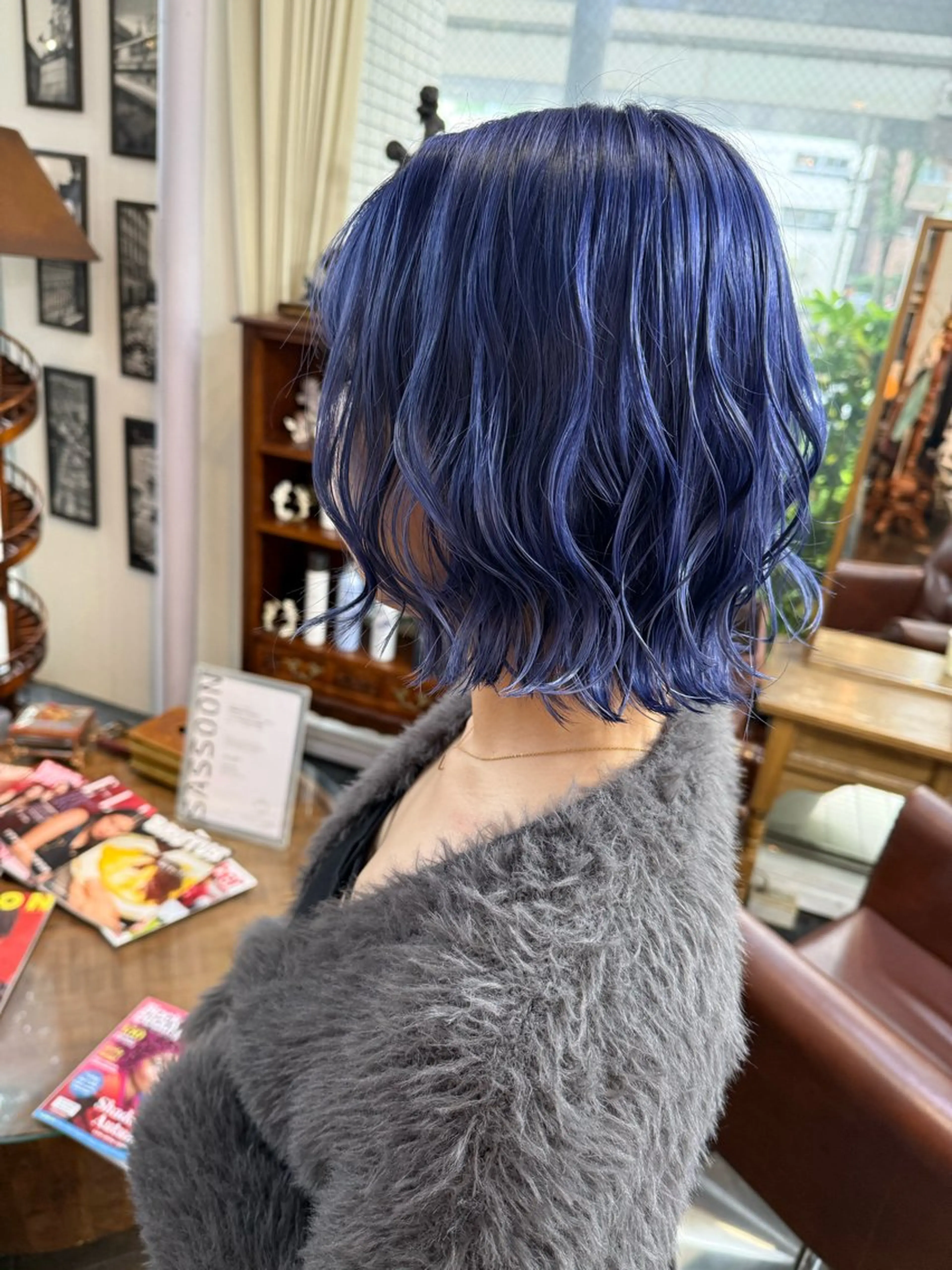 ミディアム カット ヘアカラー トリートメント モモカ/ハイトーン /バレイヤージュのヘアスタイル