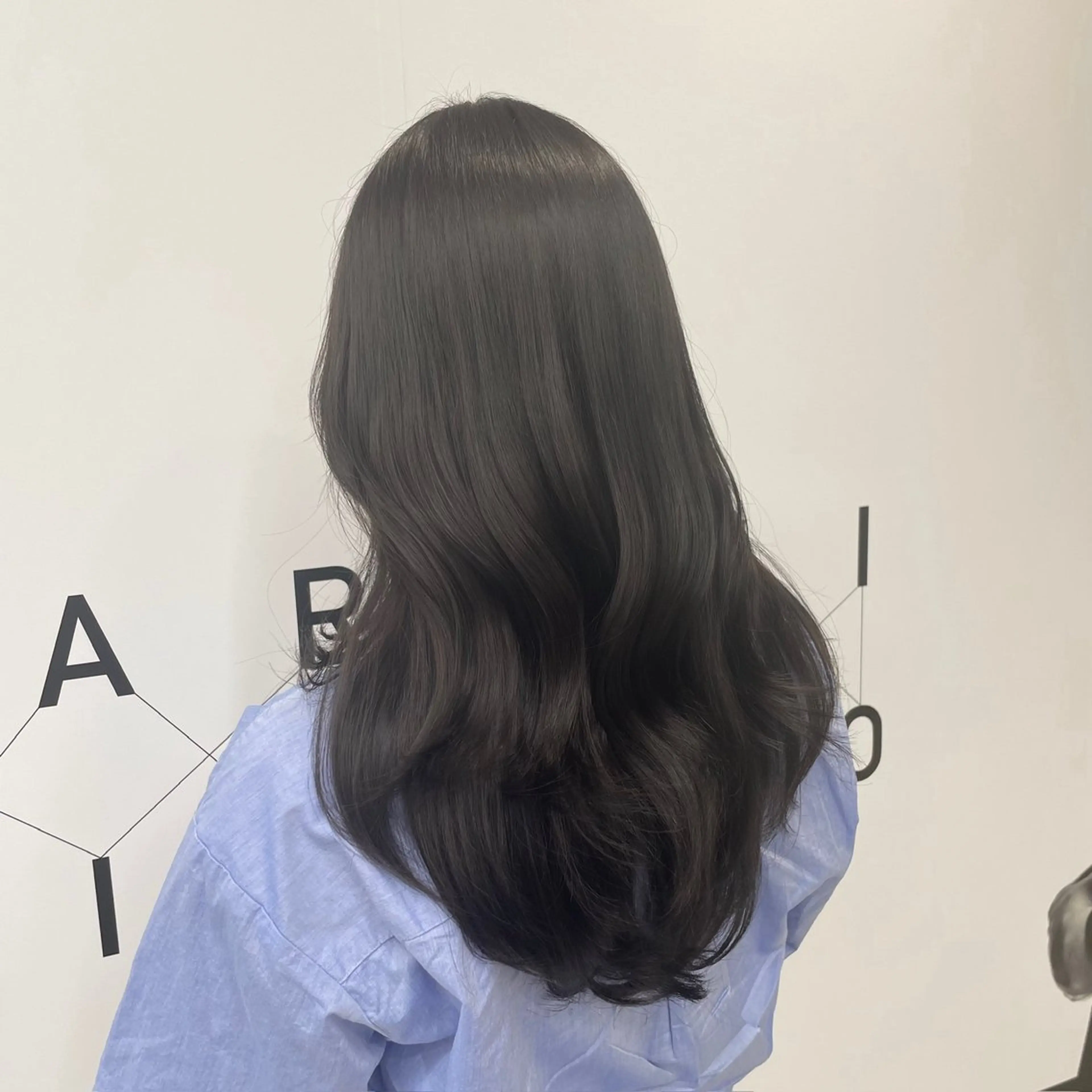 ロング カラー 透明感カラー ダークグレー ダークグレージュ グレージュ ヘアカラー トリートメント 新宿/顔周りカット/ レイヤー/がっきーのヘアスタイル