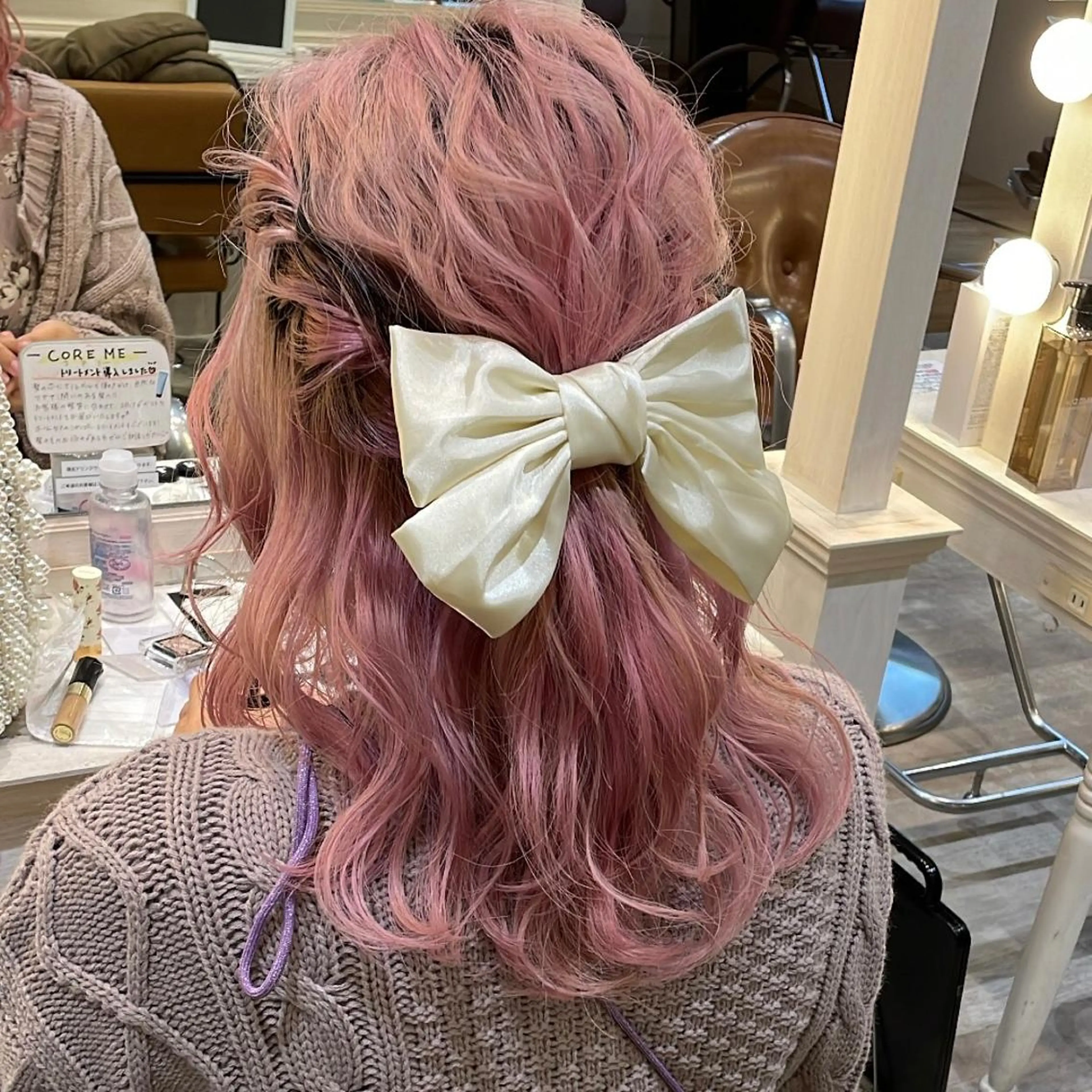 ミディアム ヘアアレンジ ハーフアップ ミユ🎀エクステ 🎨デザインカラーのヘアスタイル