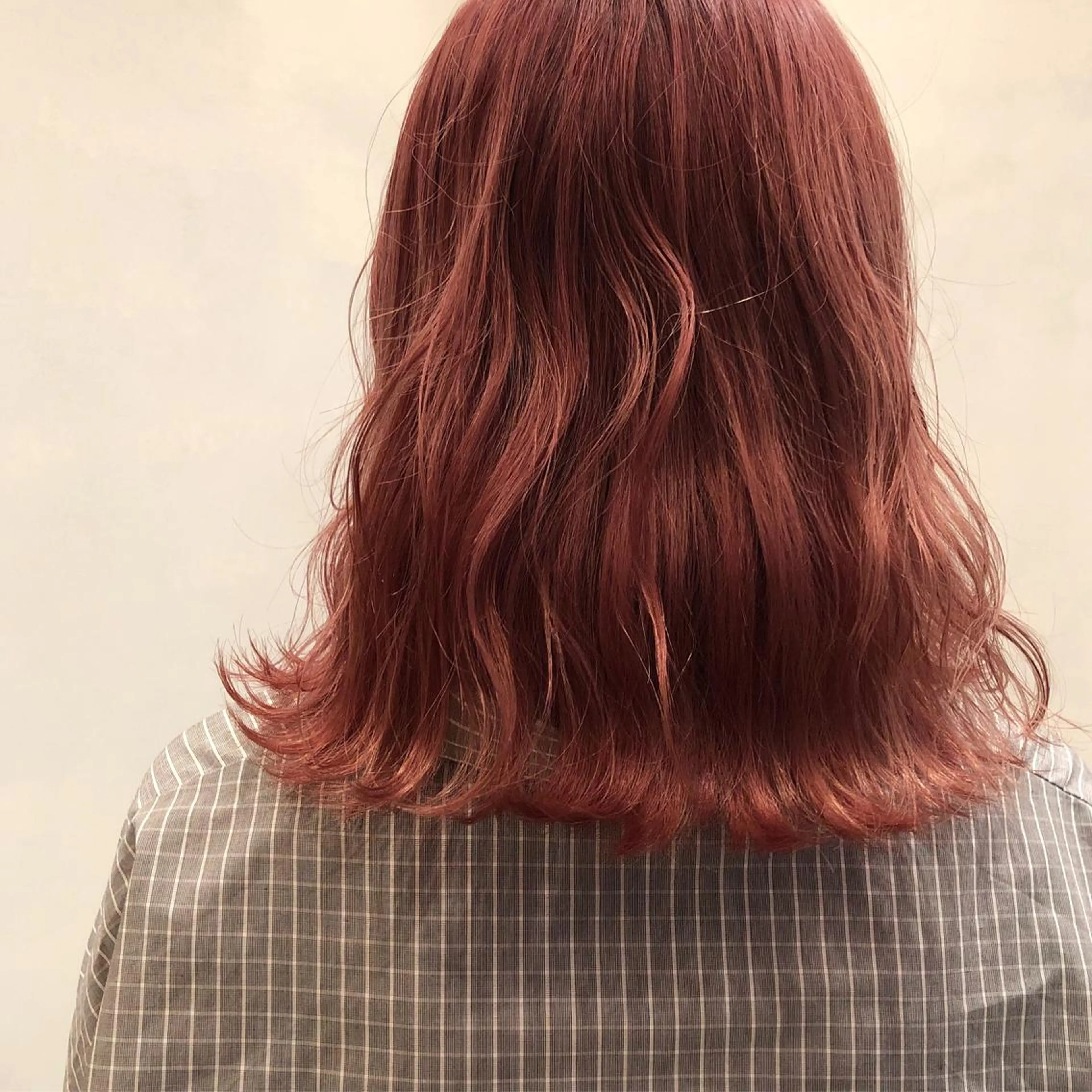 ミディアム カラー 相川 愛実のヘアスタイル
