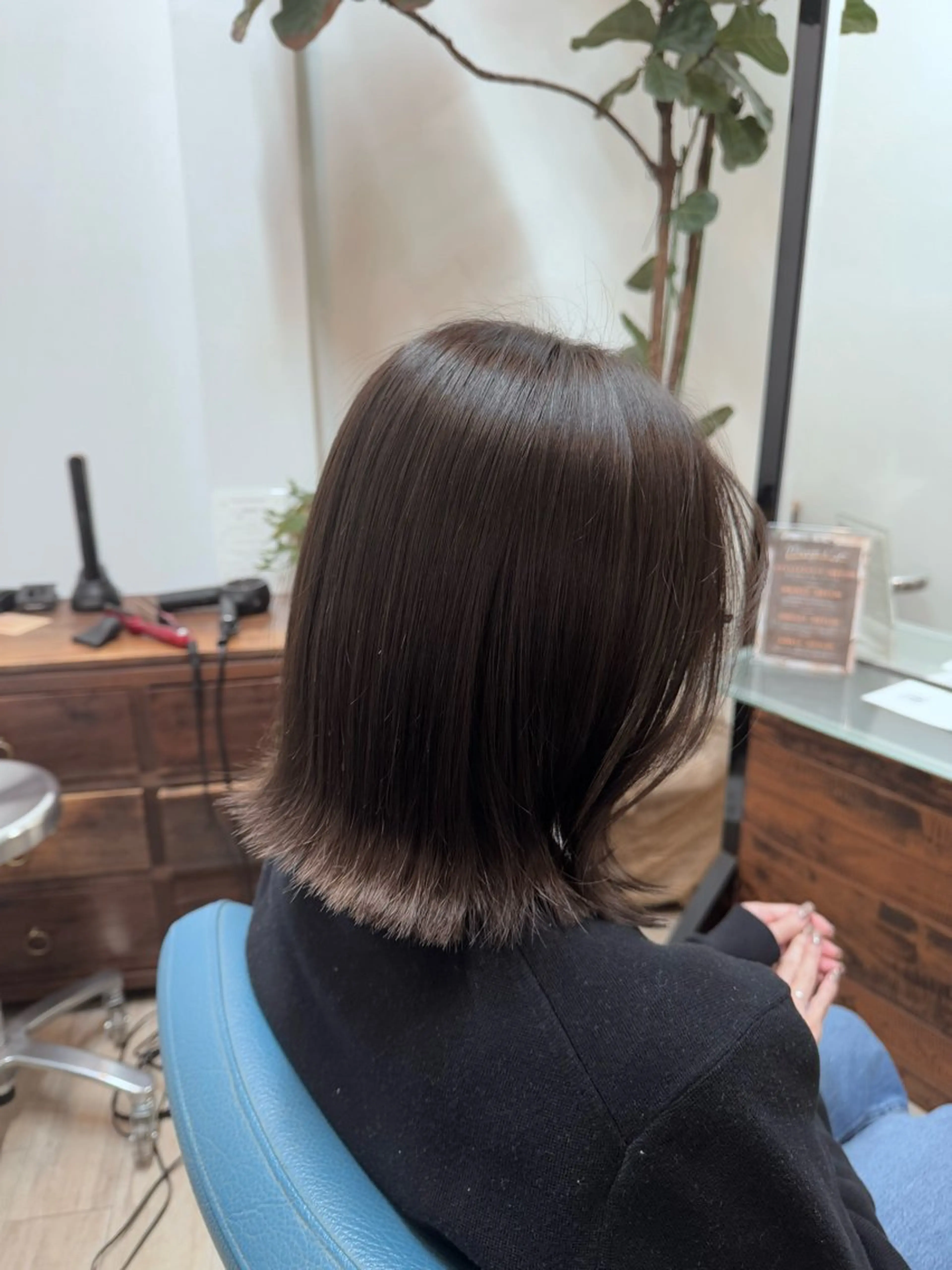 ミディアム カラー アッシュ ベージュカラー 透明感カラー ヘアカラー CHEST 若松 采実の眉毛・アイブロウイメージ
