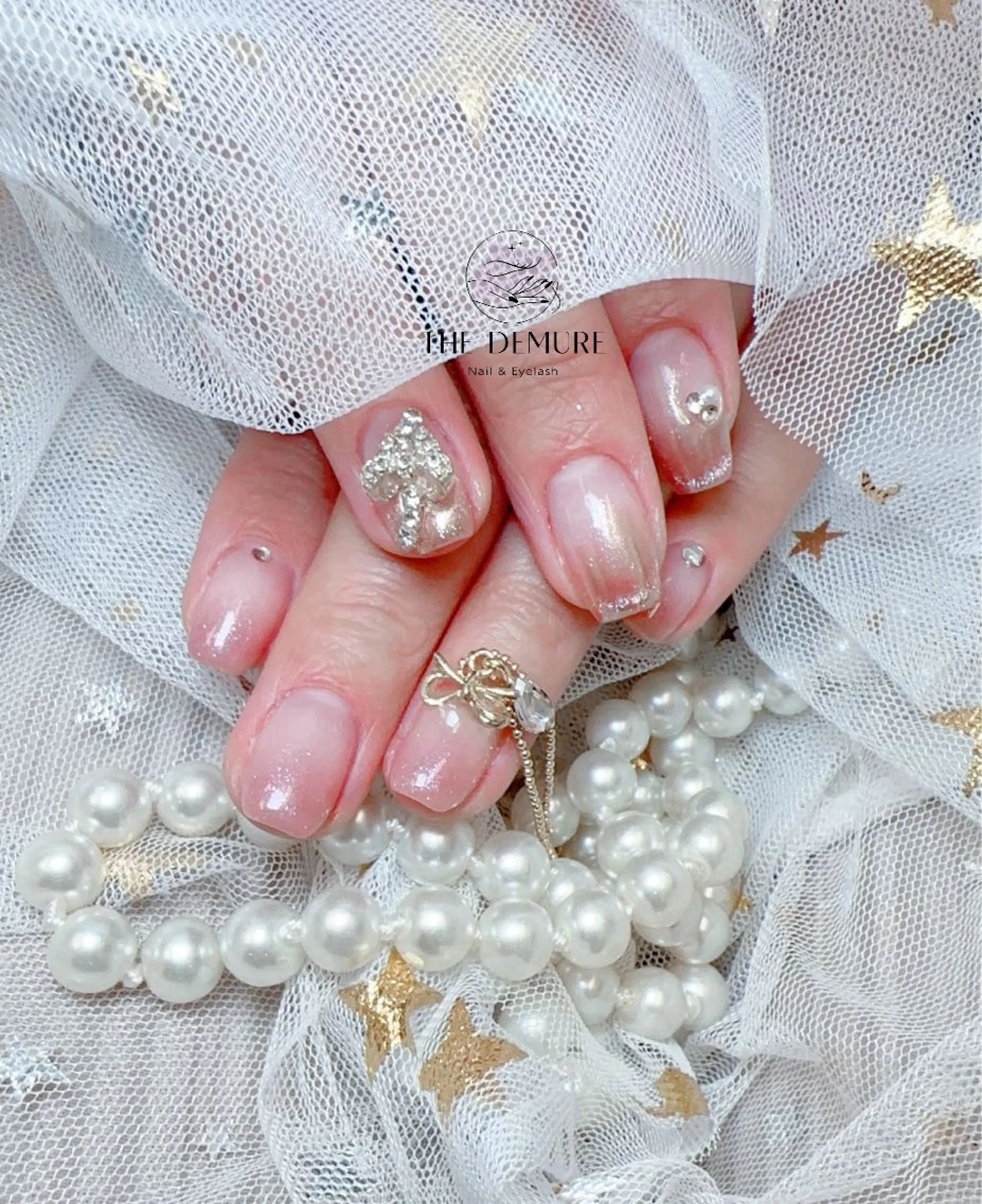 ネイル アートネイル キラキラネイル 韓国ネイル 水色 ロングネイル ハンドネイル ハンドケア NailDemure 【銀座店】のネイルデザイン