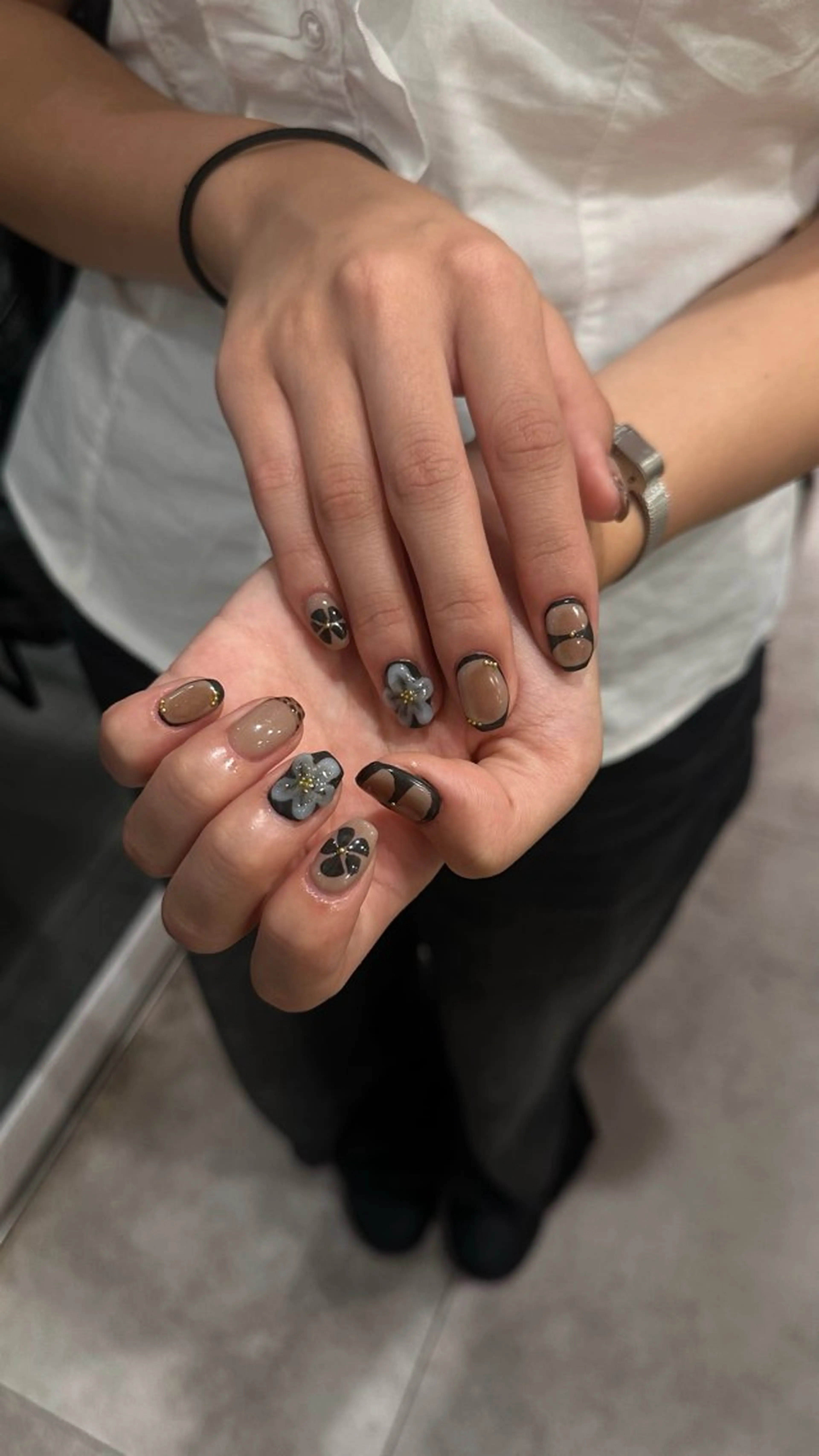 ネイル しおん🎶｜ひと 癖ニュアンス｜個性派のネイルデザイン