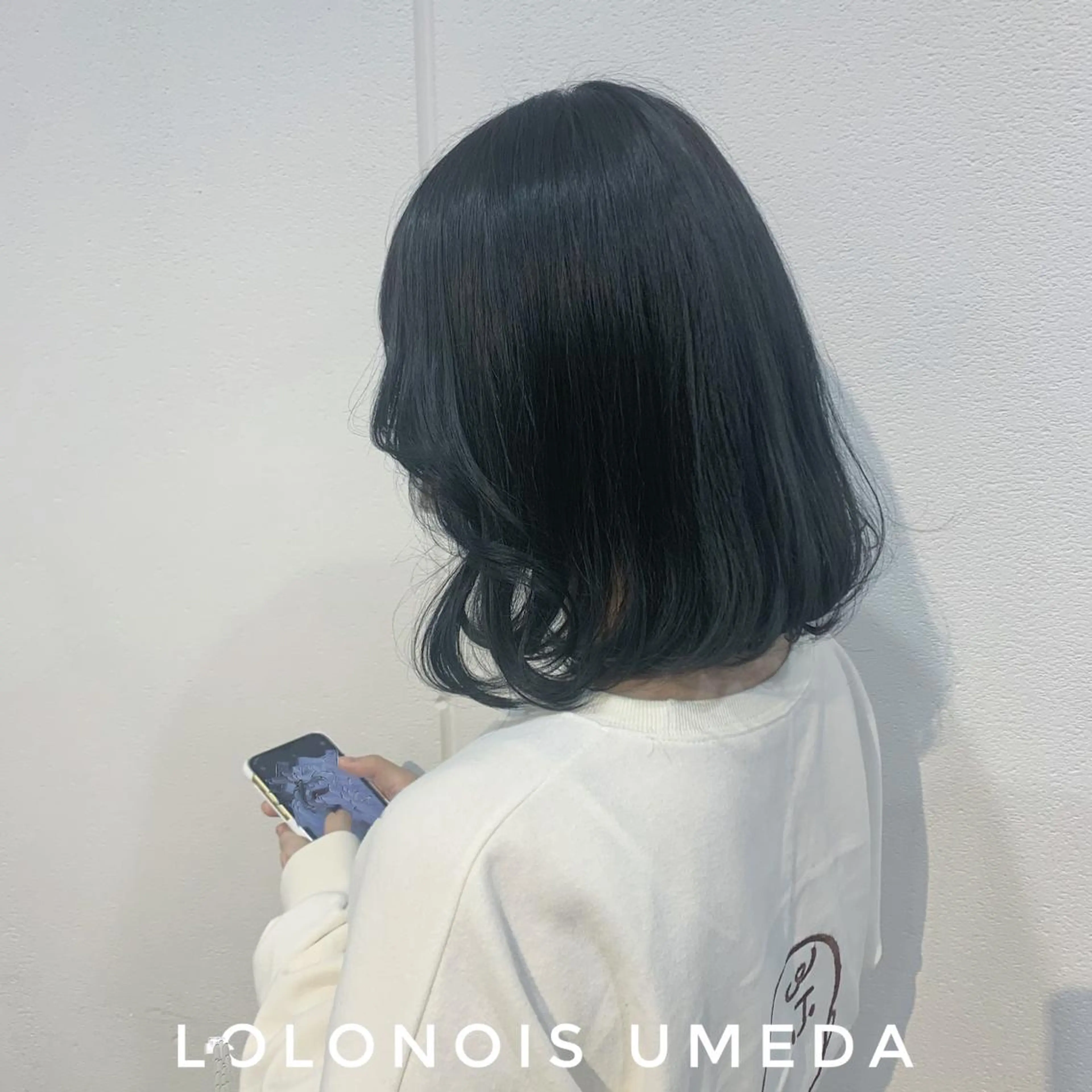 ミディアム カラー 黒髪 ブルーカラー ブルーブラック Lolonois梅田 /Okazaki:)のヘアスタイル