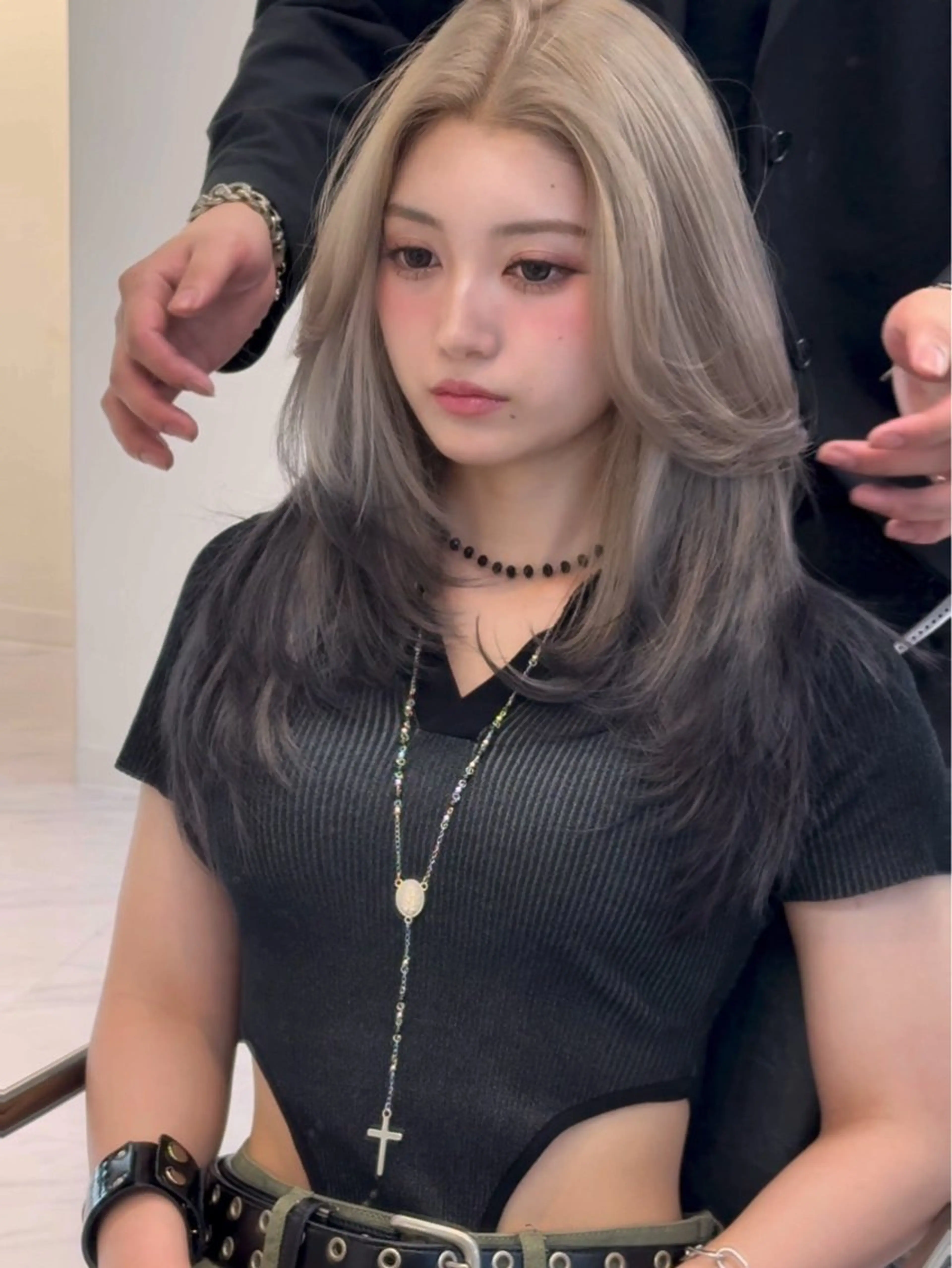 ロング レイヤーカット VEGA天神 ブリーチのヘアスタイル