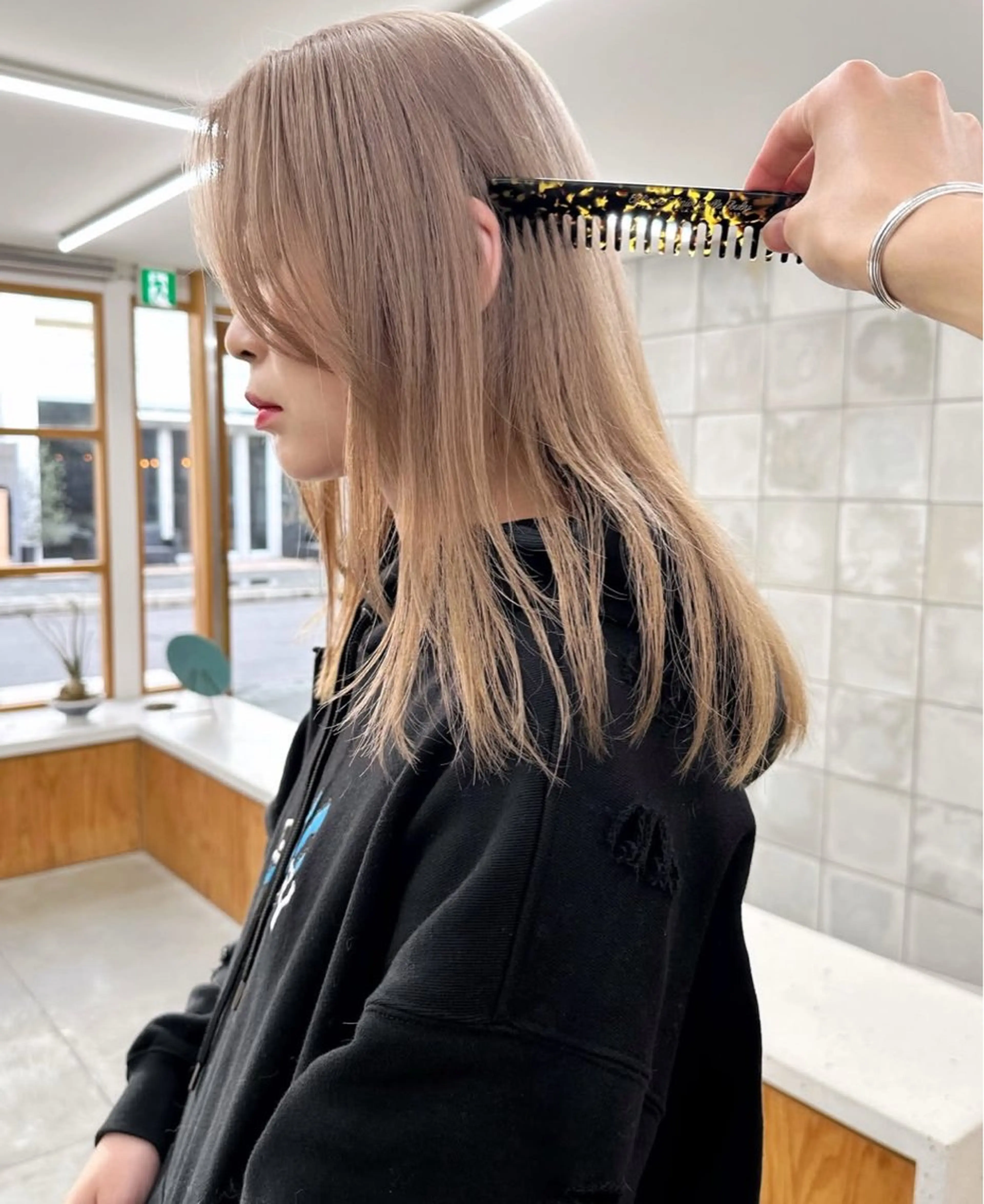 セミロング カラー ベージュカラー ブリーチ ブロンド ブロンドベージュ 透明感カラー カット ヘアカラー パーマ /レイヤー 榛地渉馬 /矢場町のヘアスタイル