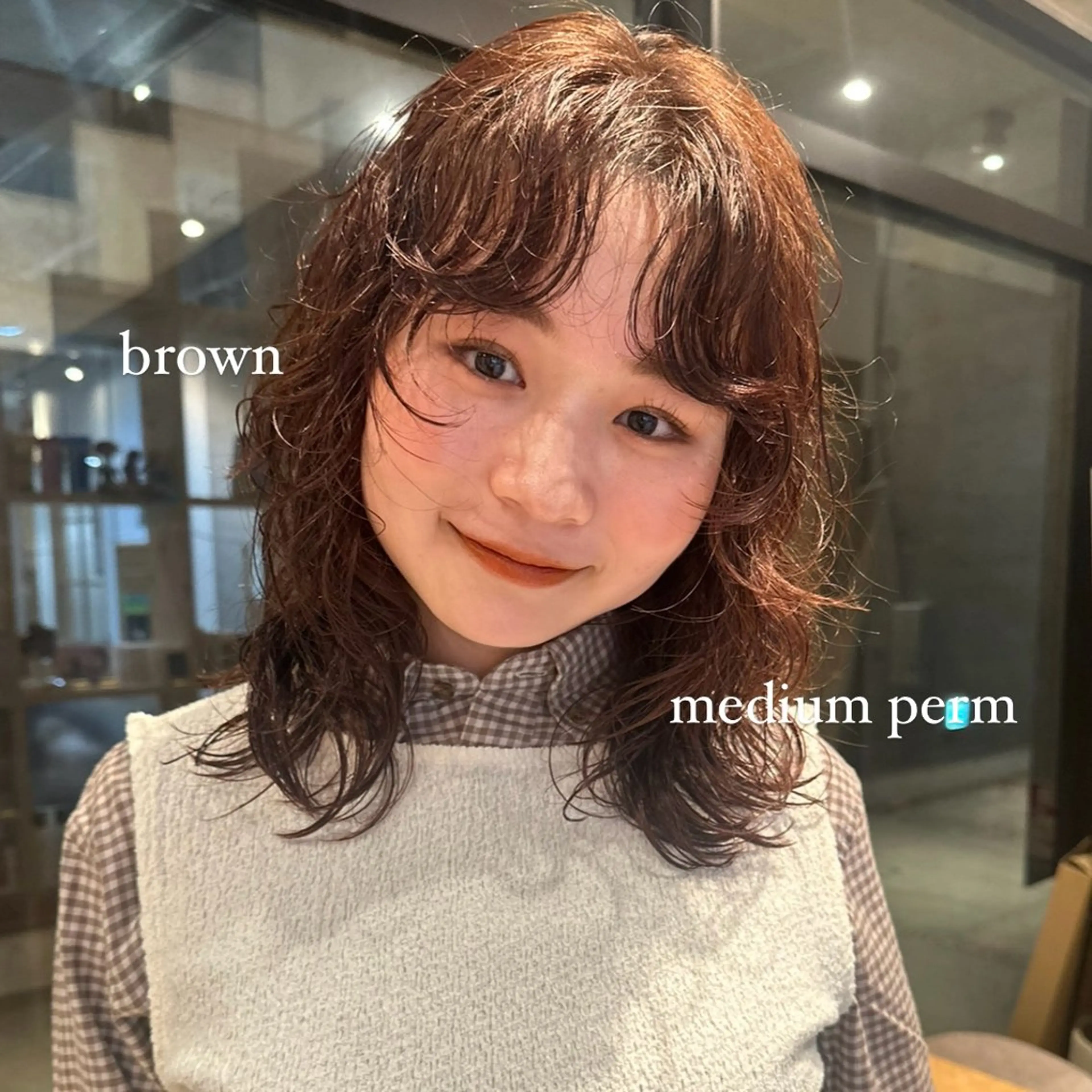 ミディアム カラー パーマ ミディアムパーマ ブラウンカラー レイヤーカット ボブ/レイヤー/ニュ アンスパーマ/小夏のヘアスタイル