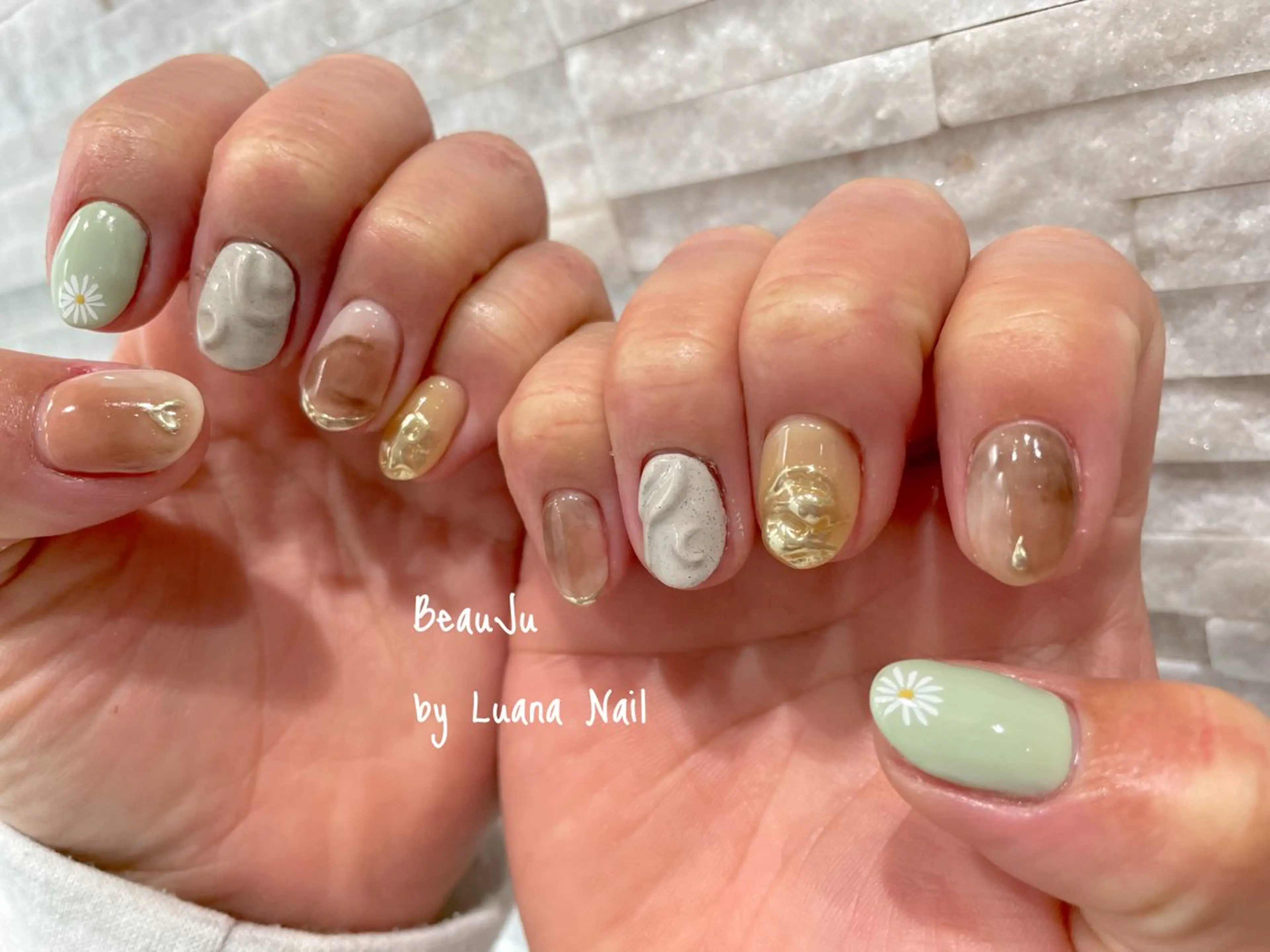 ネイル ミラーネイル ハンドネイル BeauJu by Luana Nailのネイルデザイン