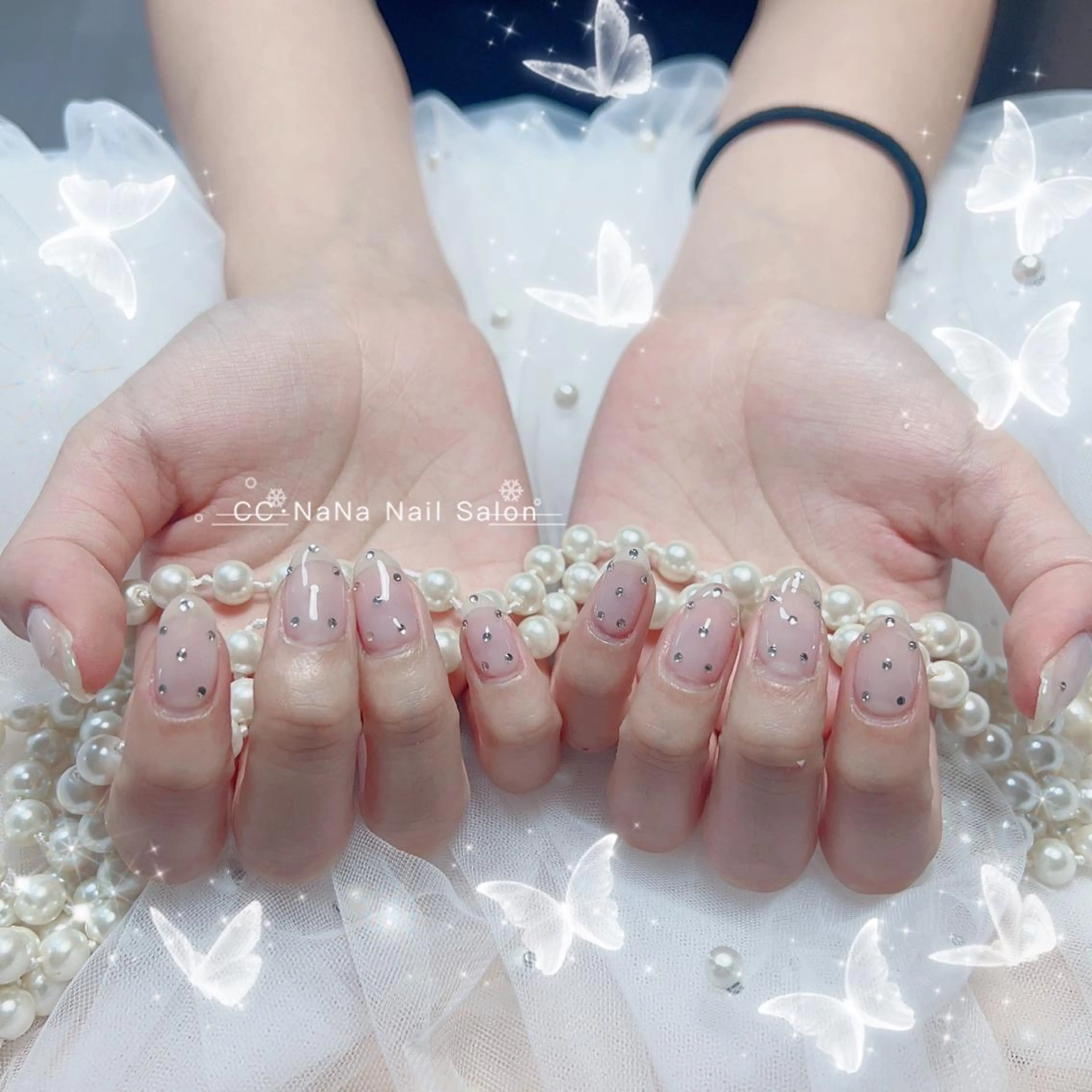 ミディアム ハンドネイル 💎CC・NaNa 韓国風ネイル🌙Cのネイルデザイン