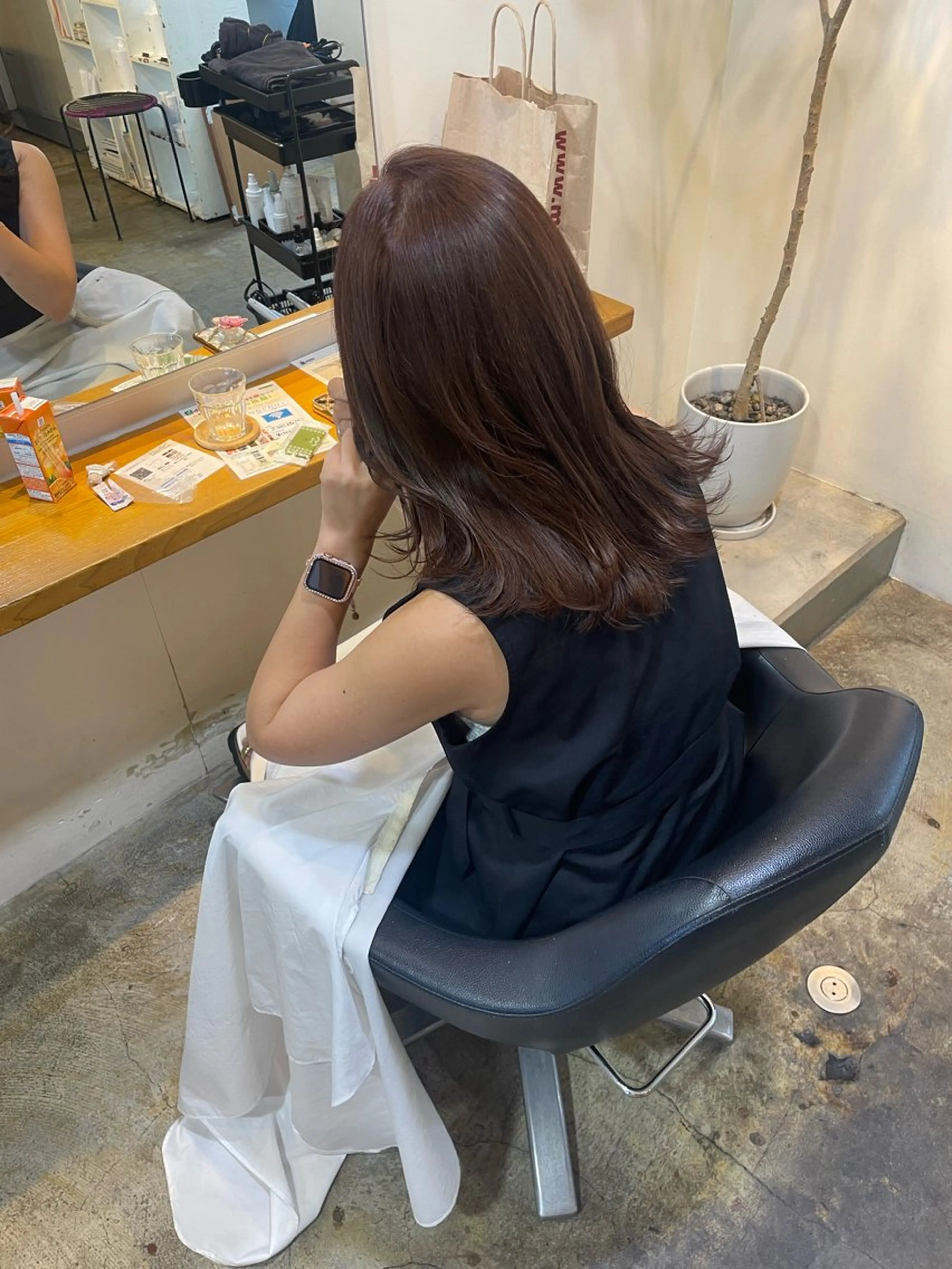 ミディアム カラー MIOベージュカラー 柔らかいカラーのヘアスタイル