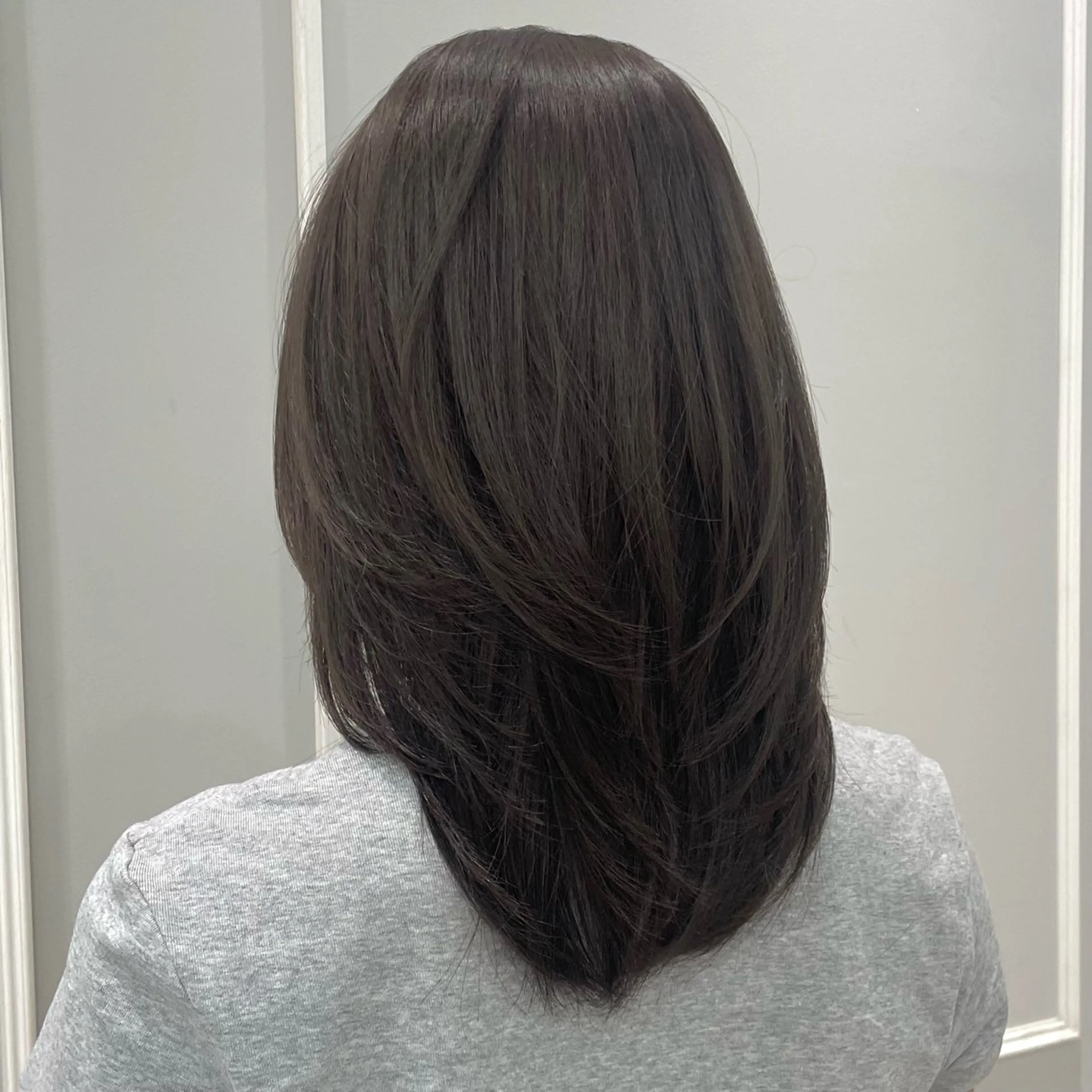 ミディアム カラー レイヤーカット カット ヘアカラー トリートメント 🩶赤み消しカラー 🐈⬛荻野美思🐾のヘアスタイル