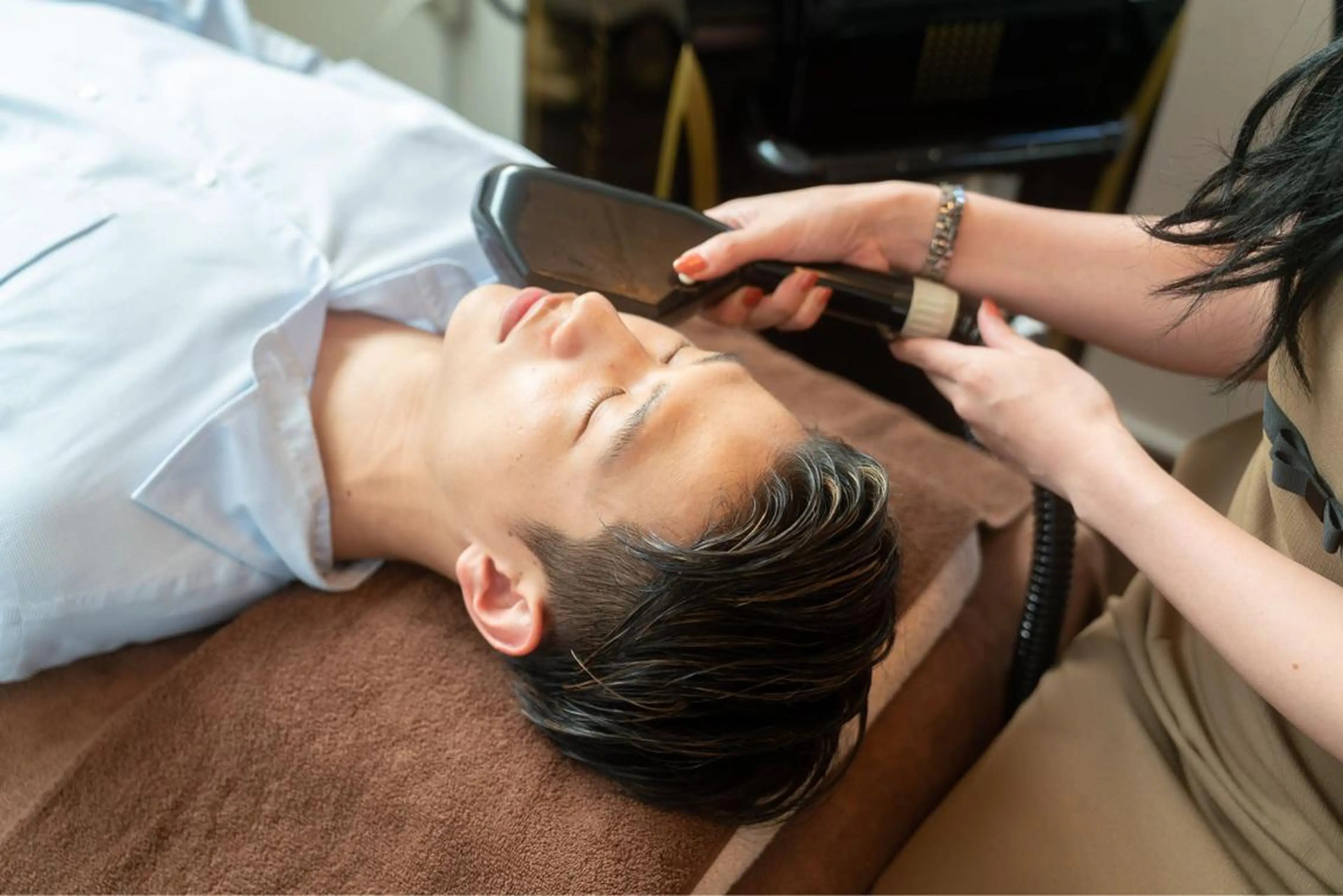 メンズ 脱毛 メンズ脱毛Kyle.横浜所属・メンズ脱毛•眉毛 サロンKyle.横浜の眉毛・アイブロウイメージ