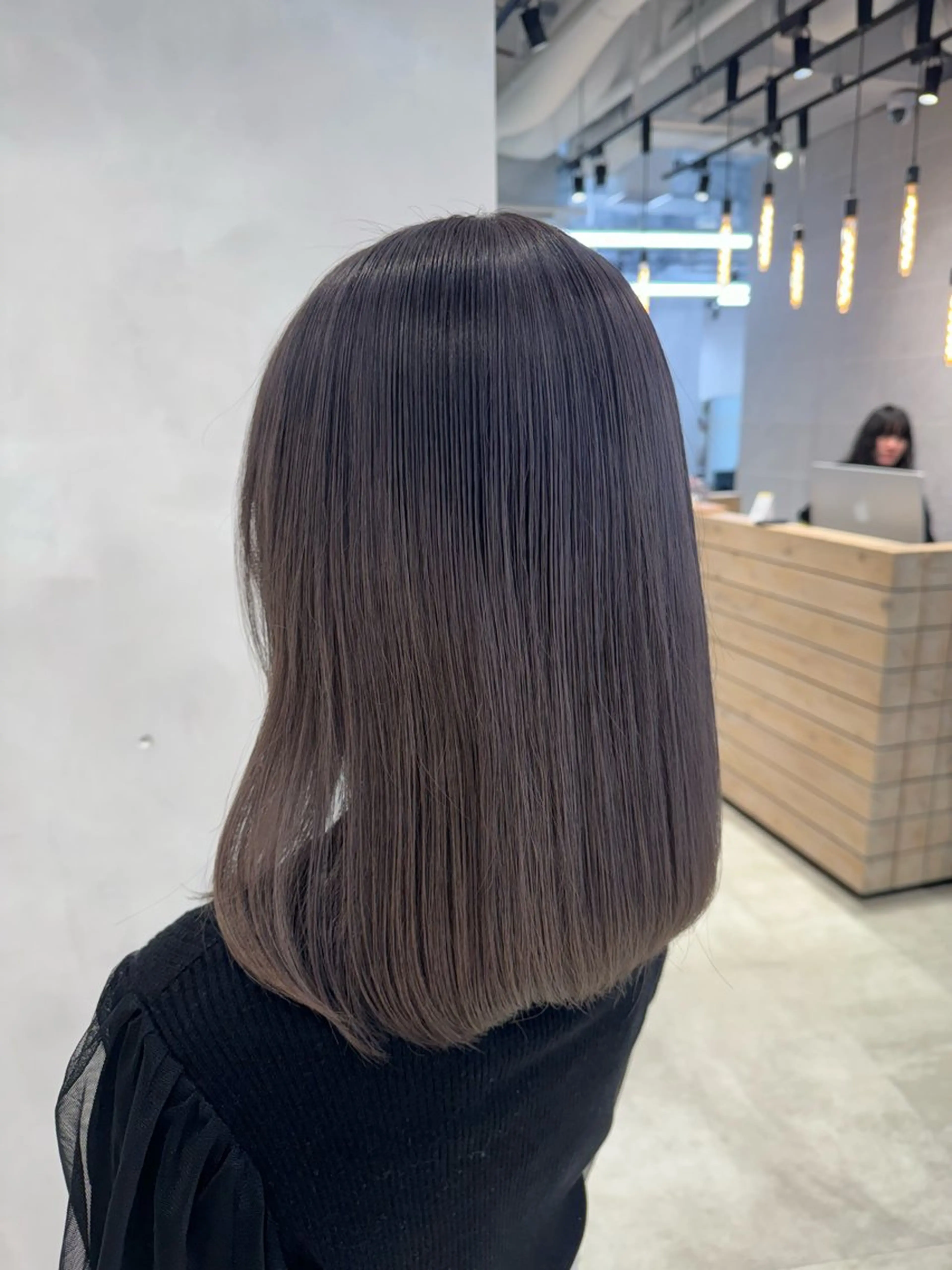 セミロング カラー ブリーチ バイオレットカラー ヘアカラー トリートメント 透明感カラー✨艶髪 制作🌱山根あゆみのヘアスタイル
