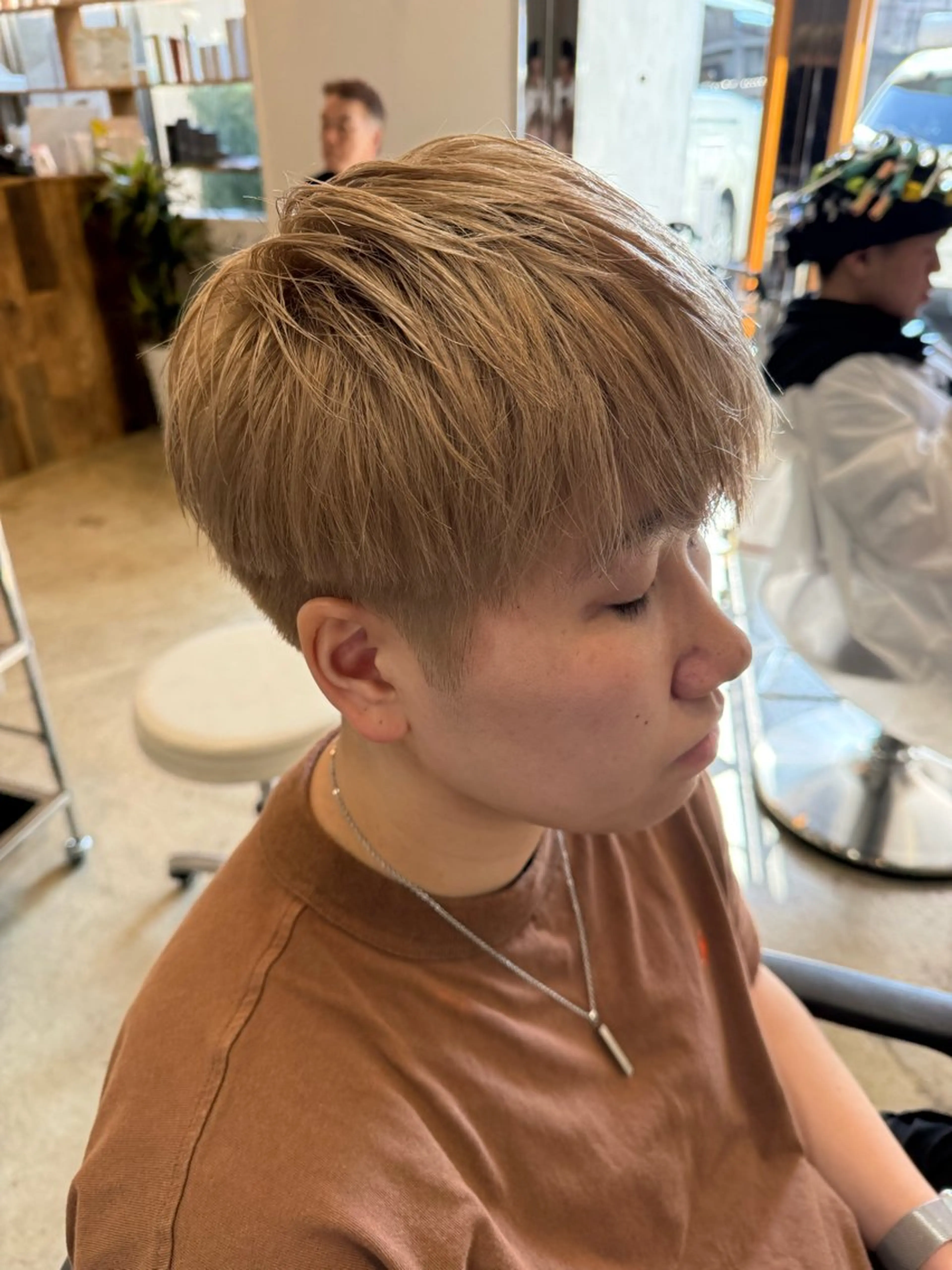 ショート カラー ベージュカラー ミルクティーベージュ ヘアカラー 飯泉/メンズカラー ツイスパ/メッシュのヘアスタイル