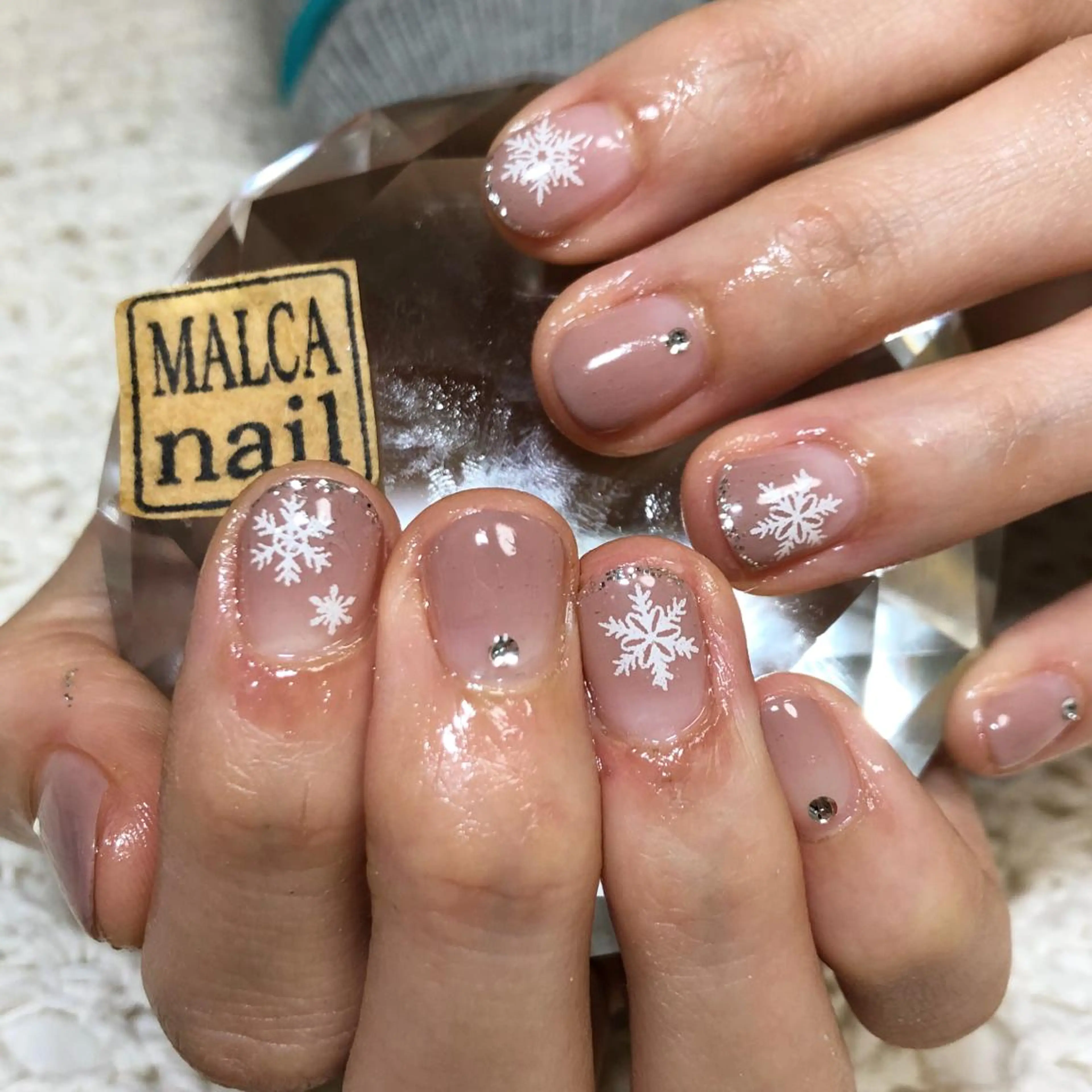 ミディアム カラー ヘアアレンジ キッズ ネイル マツエク・マツパ 荒木 莉奈のネイルデザイン