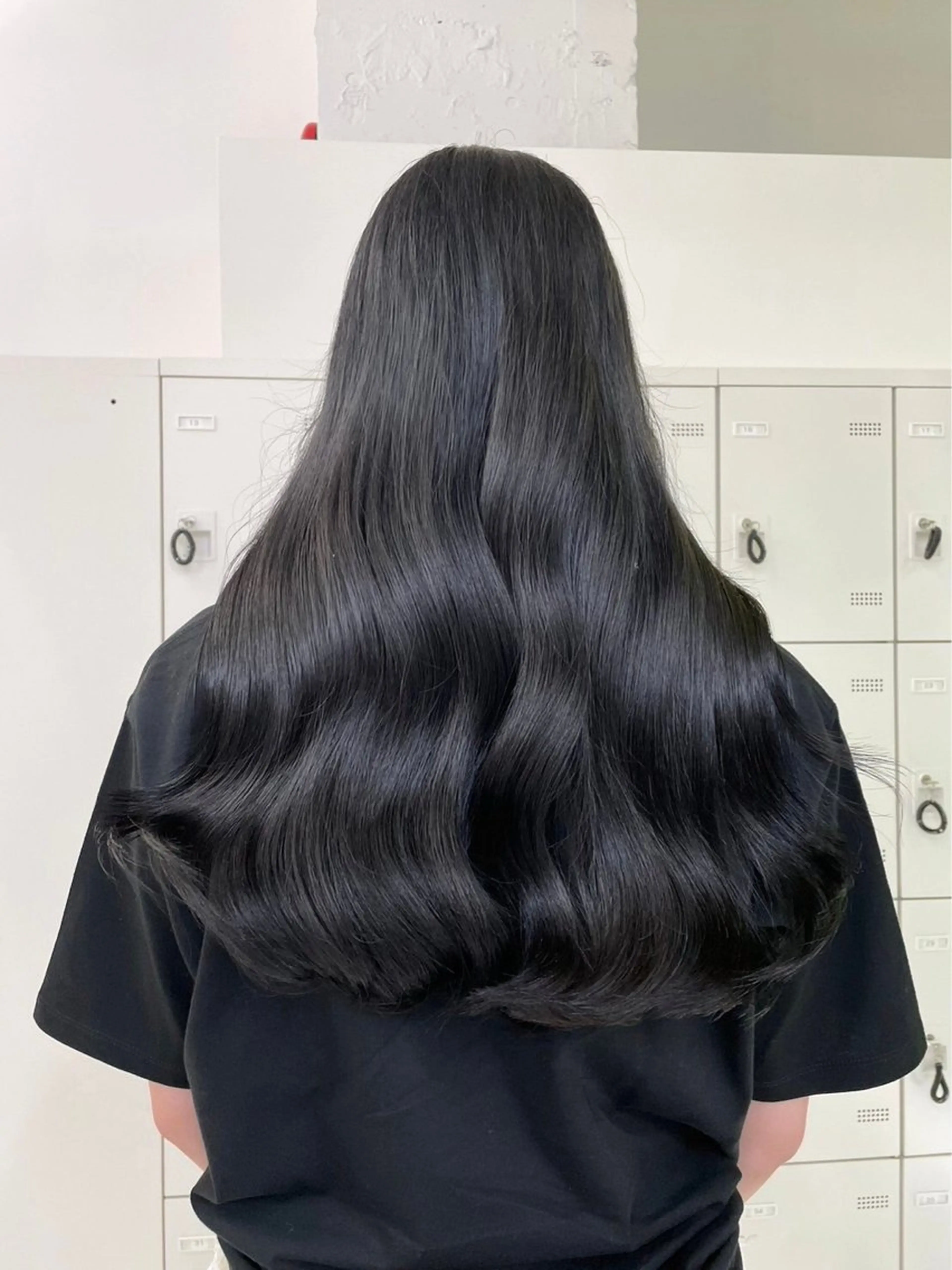 ロング カラー 黒髪 ブリーチ ブルーカラー ブルーブラック 透明感カラー 💙ハイトーン韓国風 色白ヘア💙manaのヘアスタイル