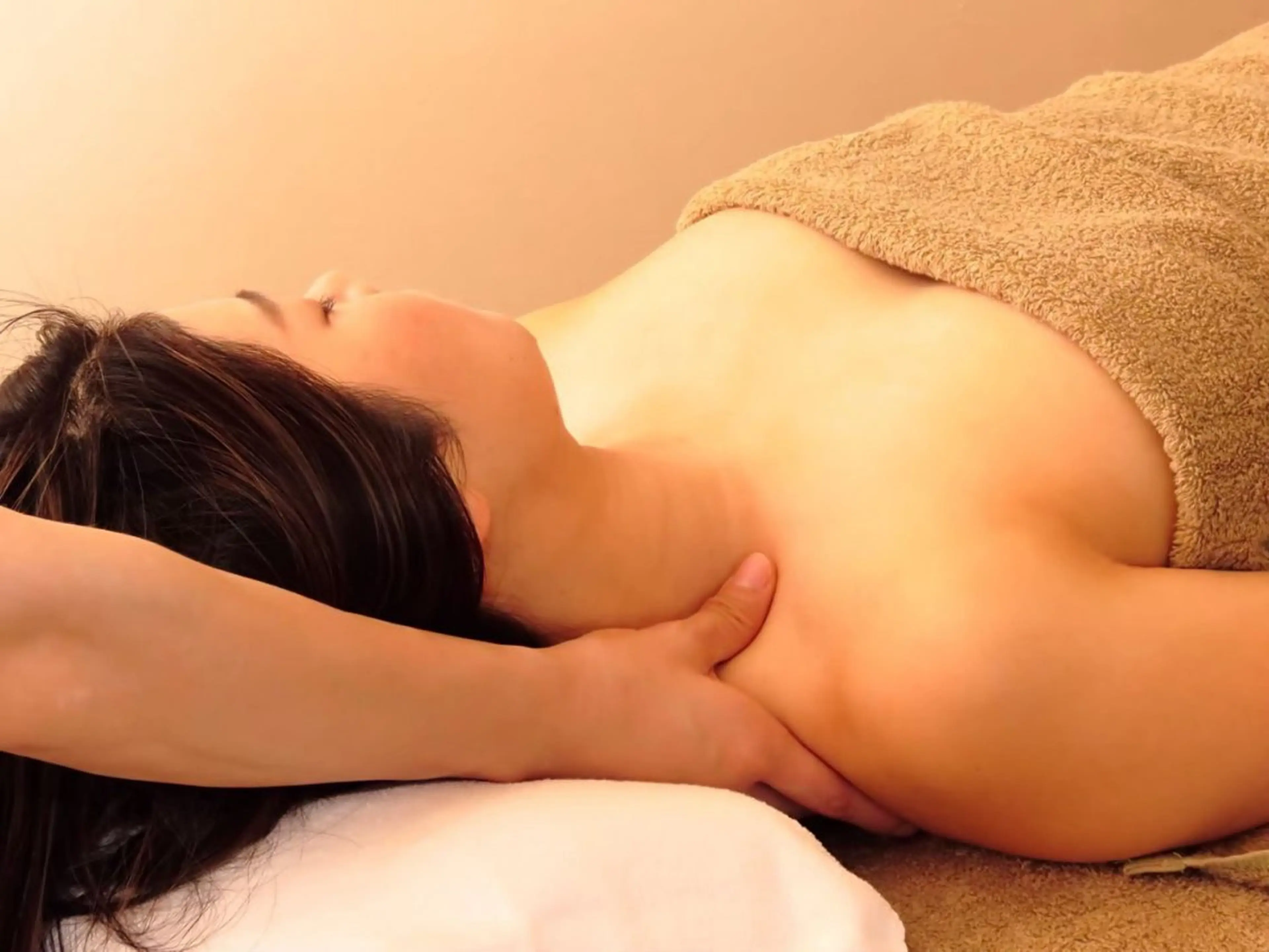 新規限定人気ナンバーワンオーガニックアロマトリートメント、全身75分9900円の写真