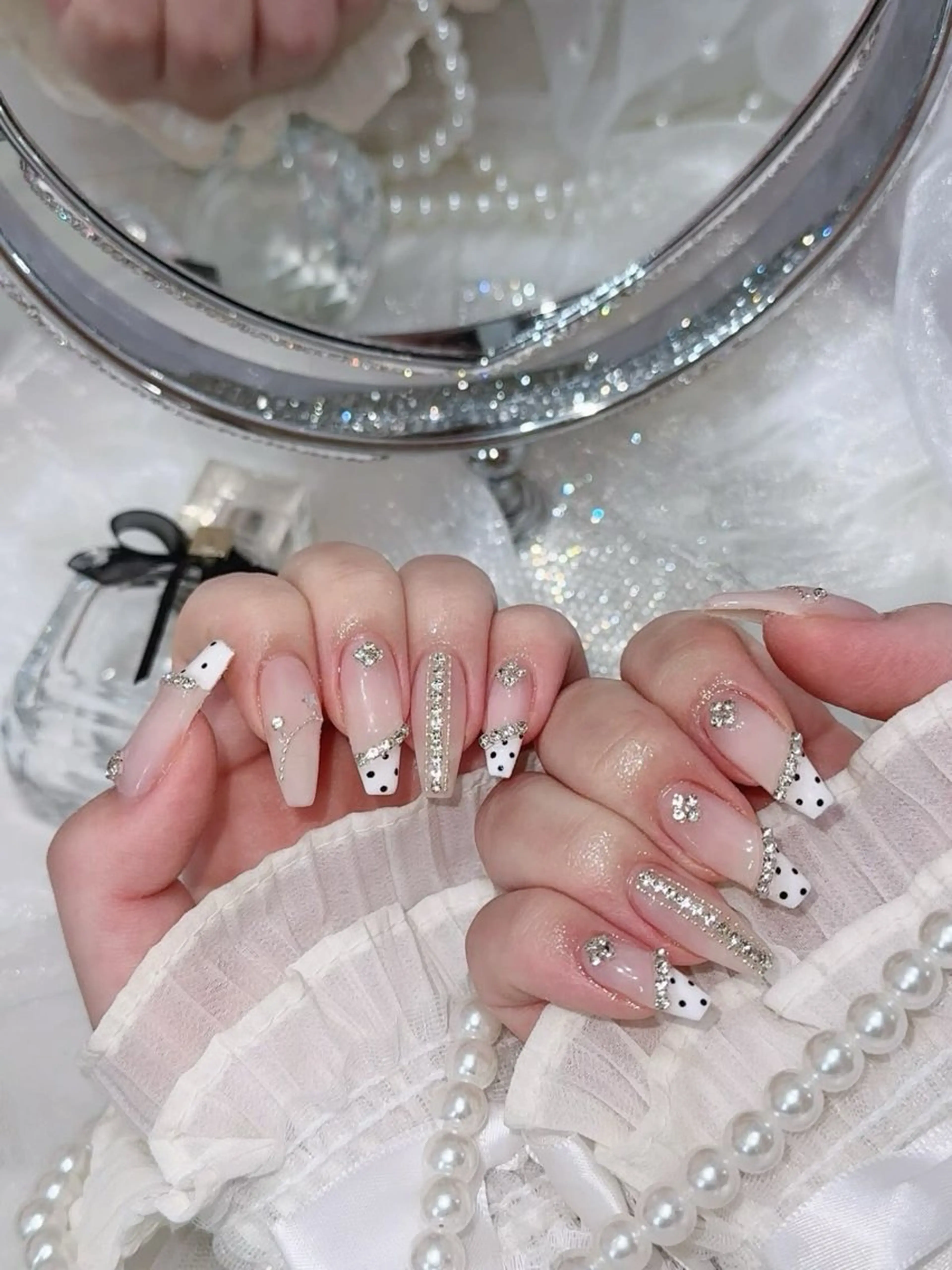 ネイル キラキラネイル 韓国ネイル ロングネイル ワンホンネイル ハンドネイル Josie nail salonのネイルデザイン