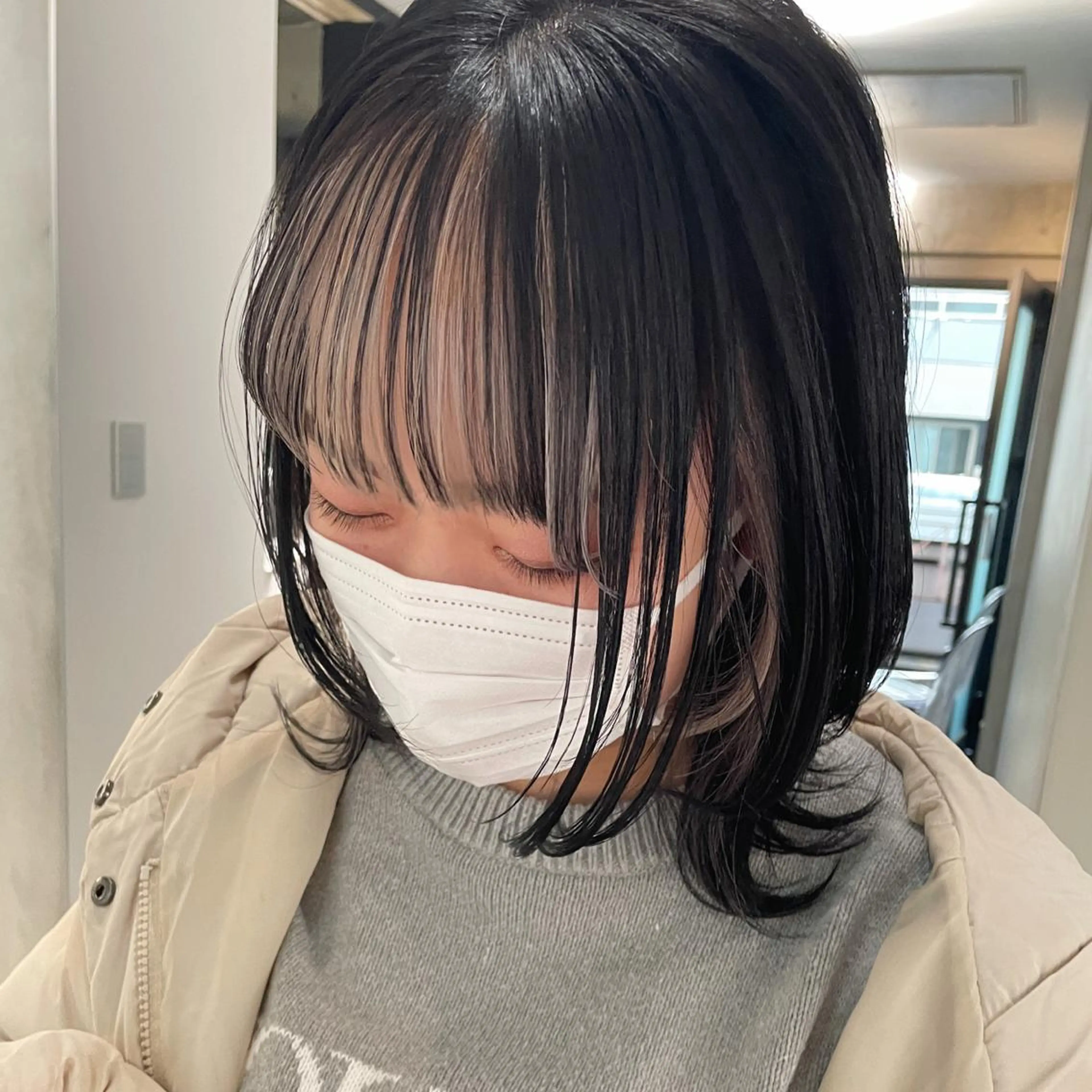 ミディアム カラー 黒髪 インナーカラー 女性艶髪マンツーマン YUKIのヘアスタイル