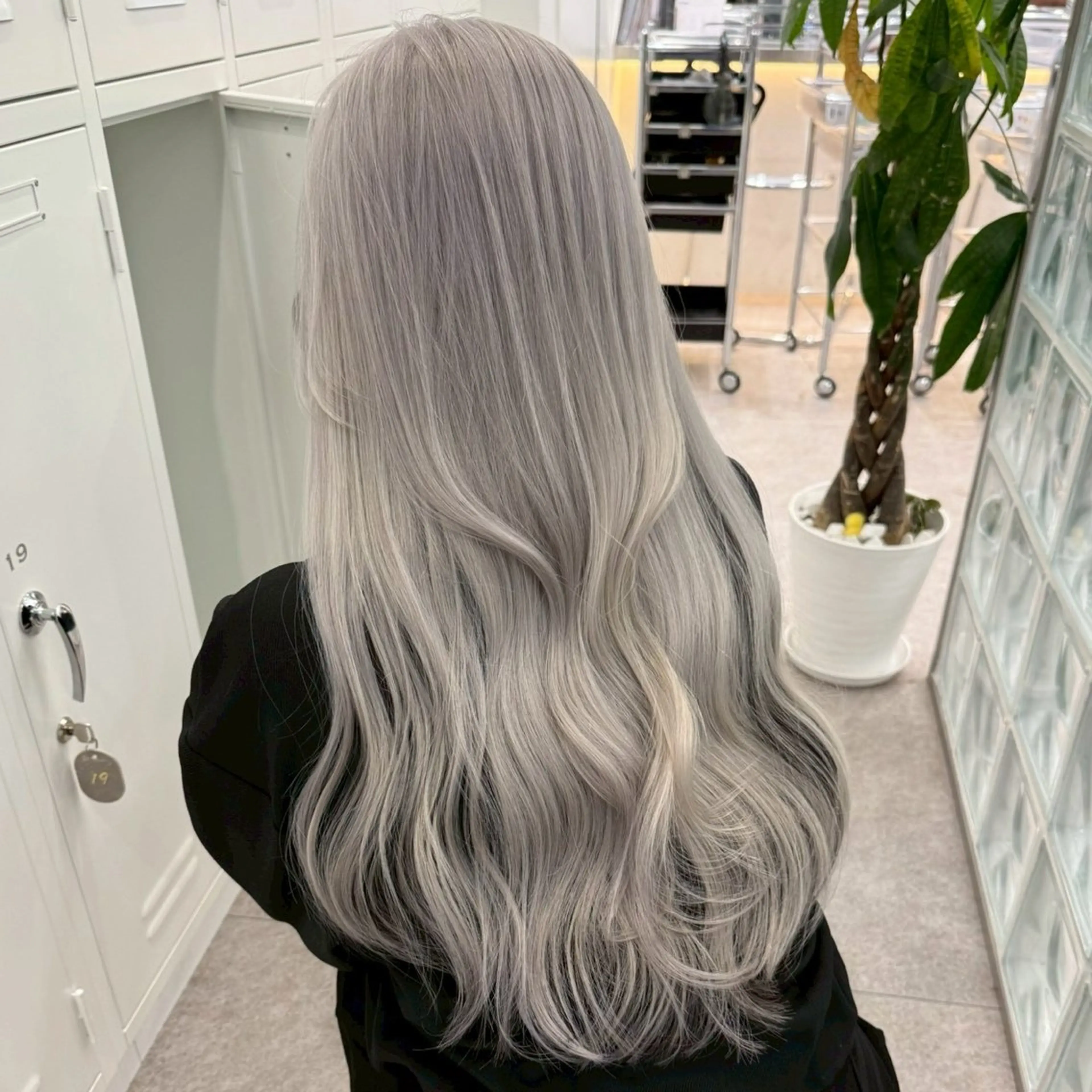 カラー シルバー 🪽ブリーチカラー✨ /Tsubasaのヘアスタイル