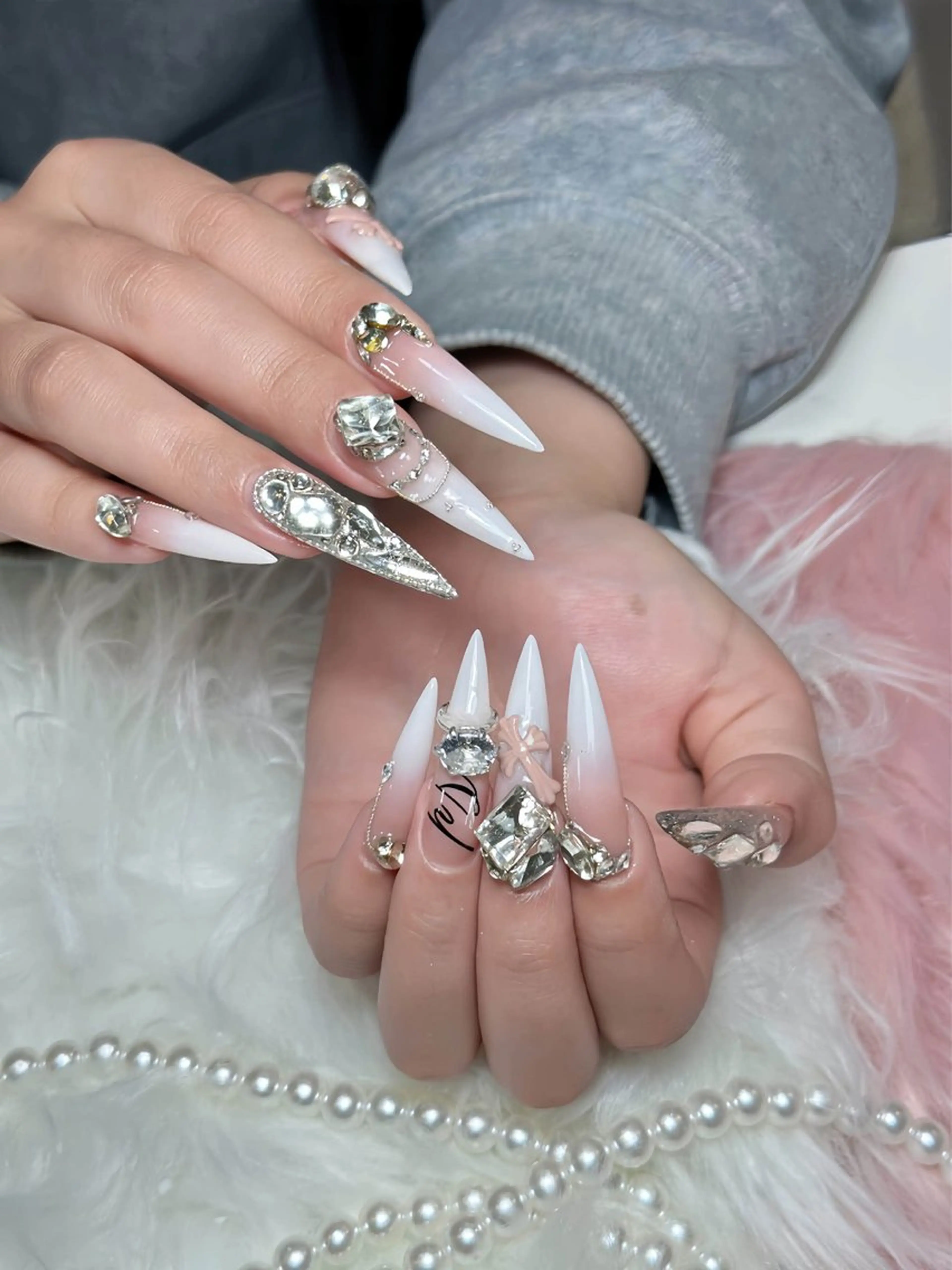 ネイル チークネイル ドット フレンチネイル グラデーション ハート ハンドネイル Julli NailStudioのネイルデザイン