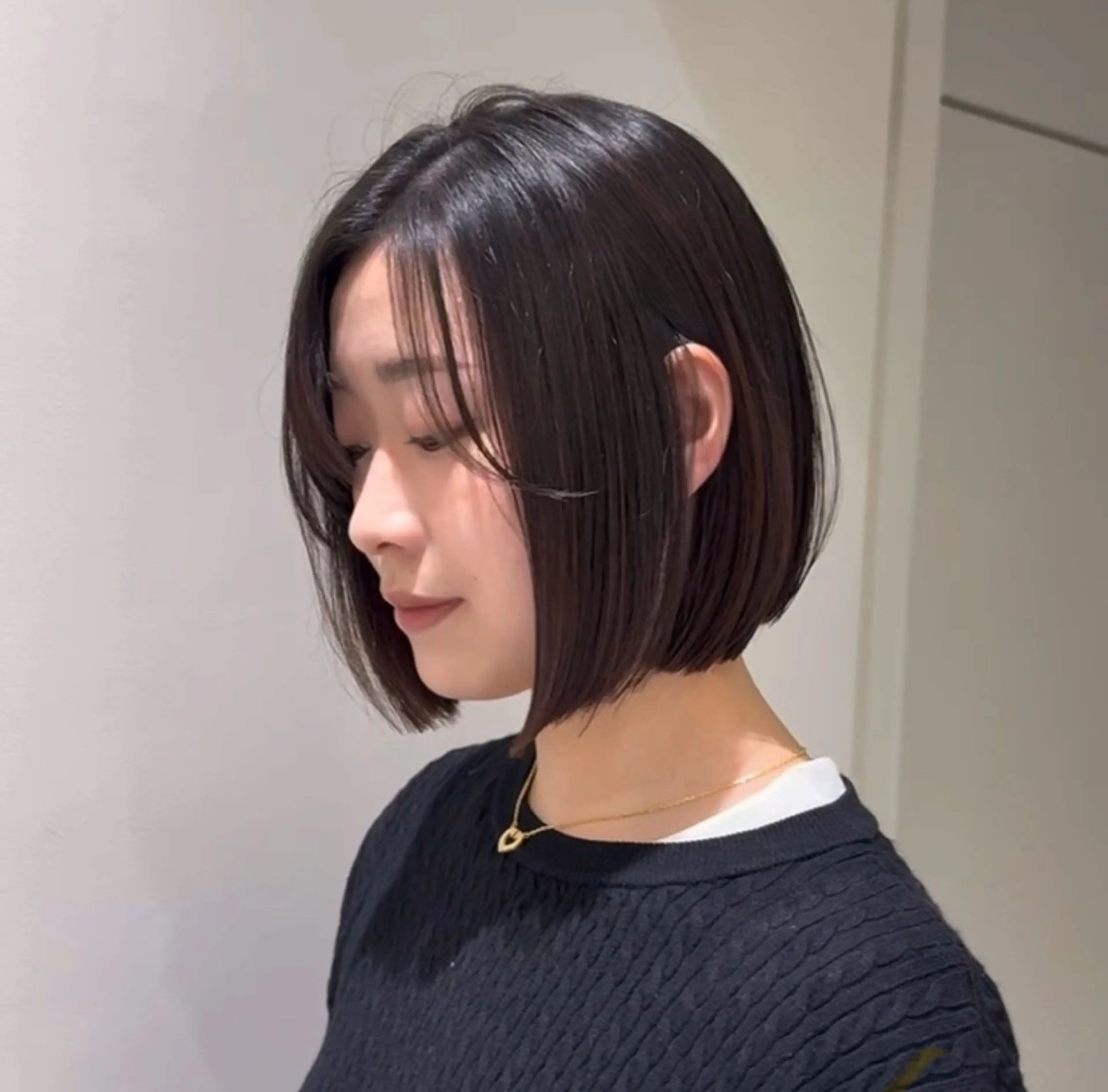 ショート ぱつっとボブ/透明感 カラー/Ayakaのヘアスタイル