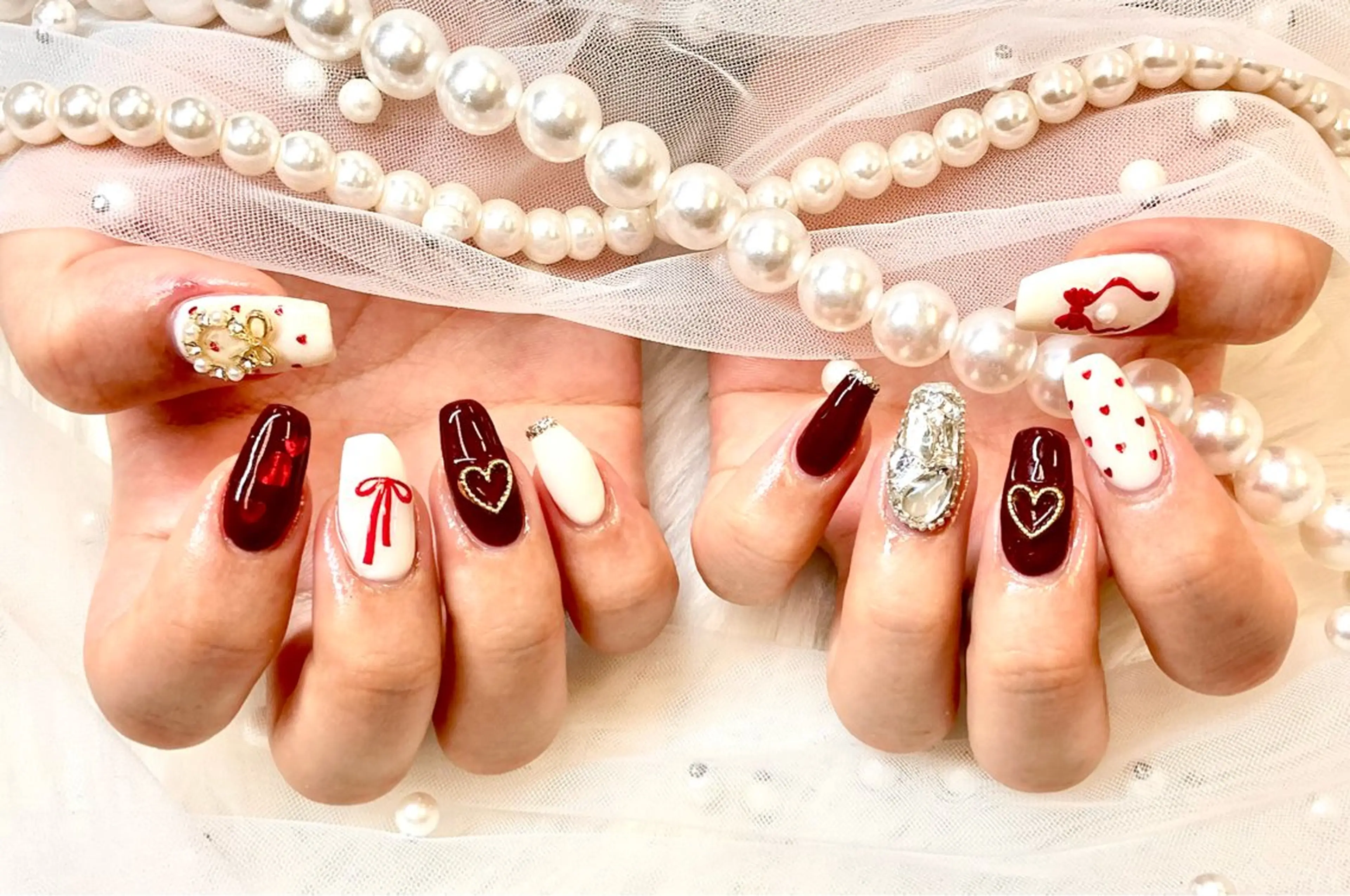 ネイル アートネイル ボルドー ジェルネイル ハート ロングネイル ハンドネイル Queeens nailのネイルデザイン