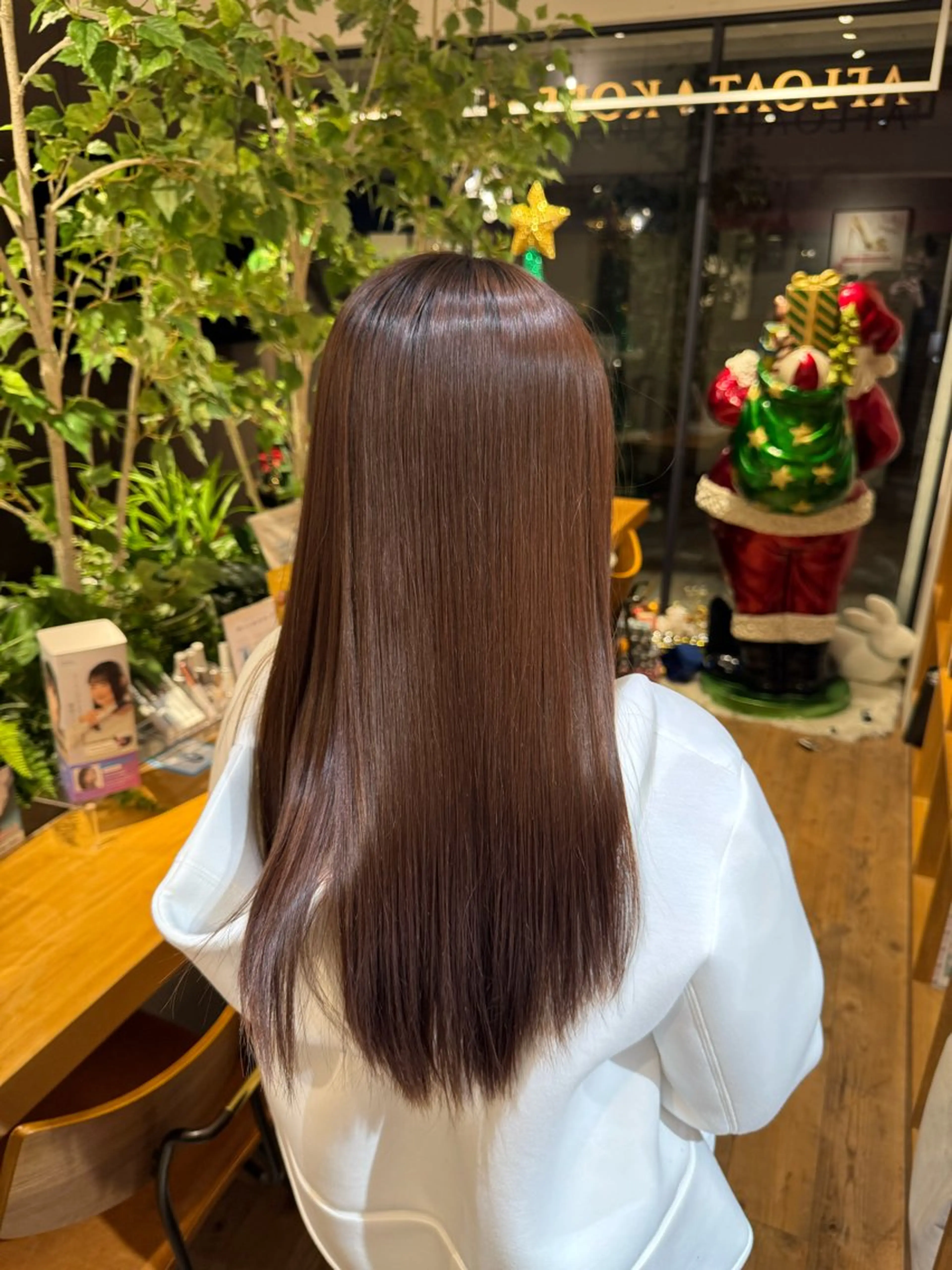 セミロング ヘアカラー トリートメント afloatkobe所属・美髪/髪質改善 川口凌弥のヘアスタイル