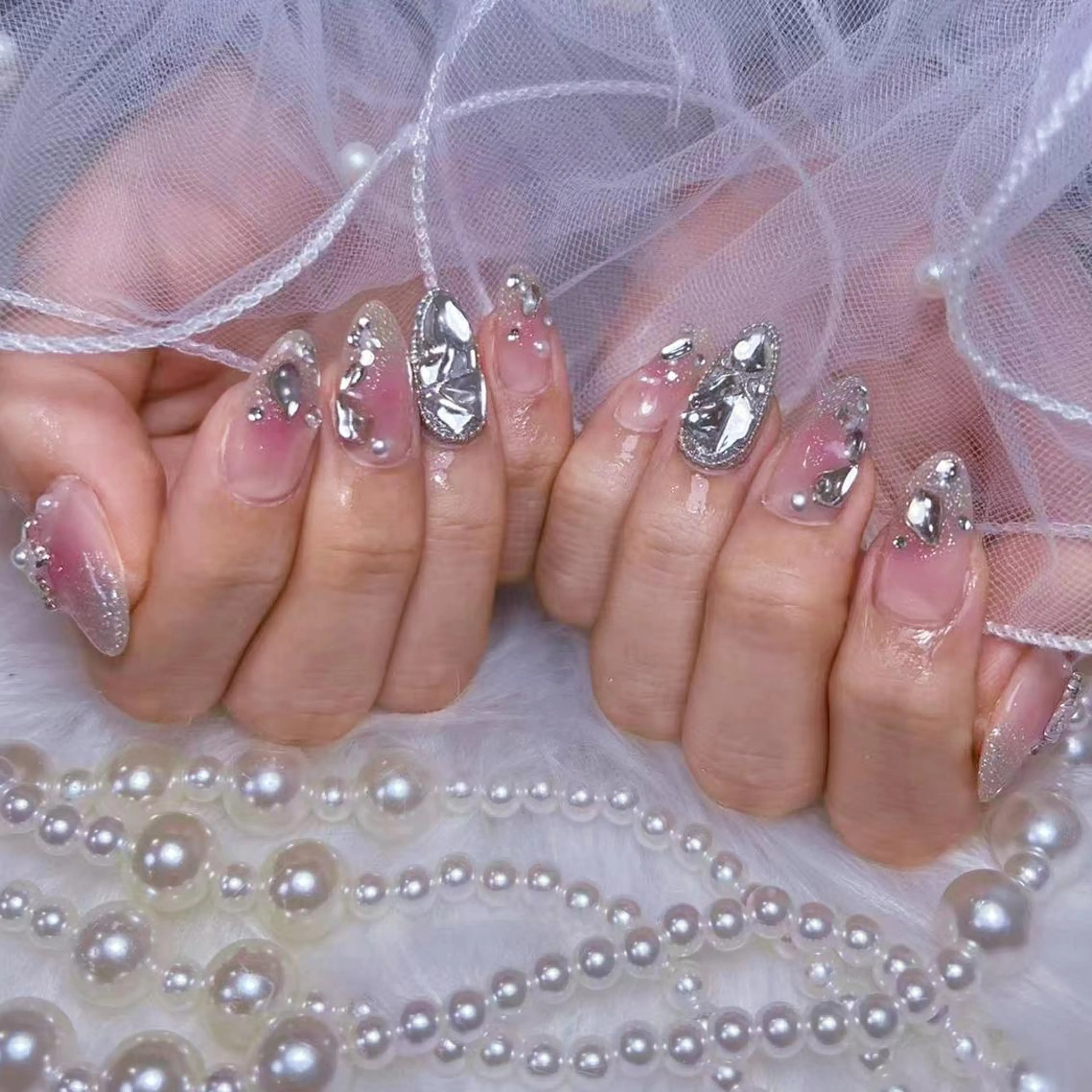 ネイル アートネイル オーロラネイル フラッシュネイル ガーリー キラキラネイル ハンドネイル リナ 💅のネイルデザイン