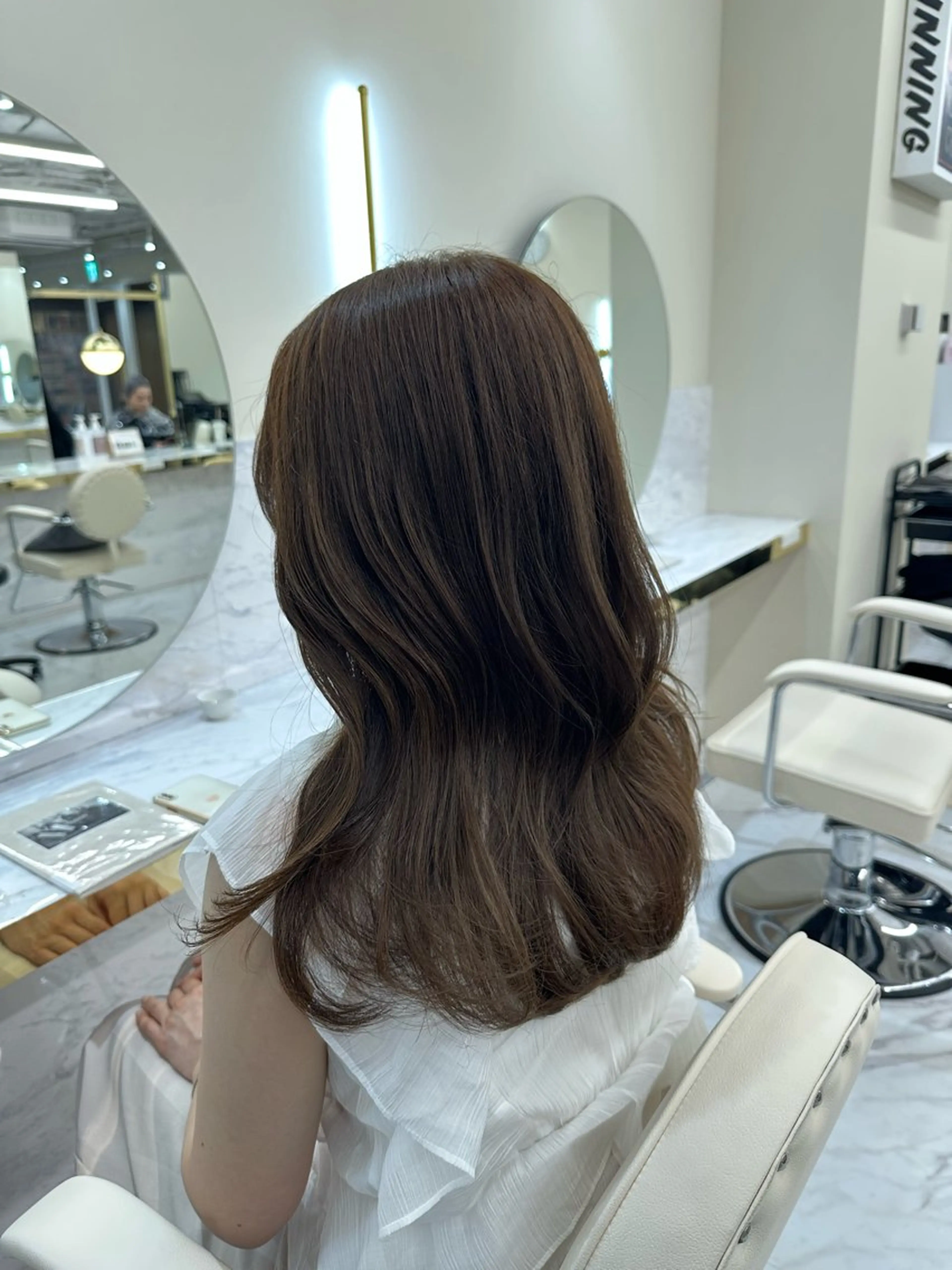 ミディアム ヘアカラー トリートメント 似合わせレイヤーカッ ト🩶瀧本美咲のヘアスタイル