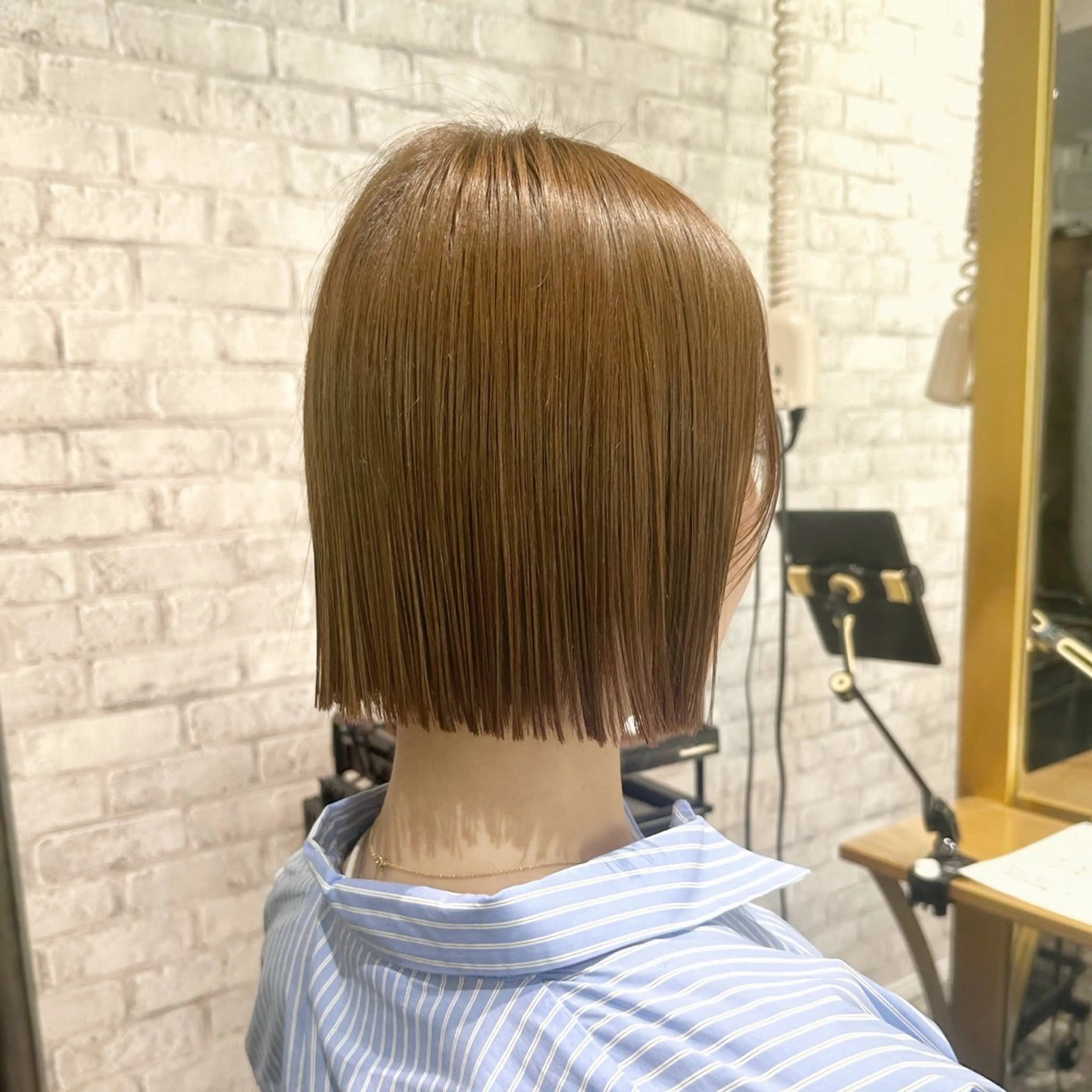 ショート カラー 切りっぱなしボブ ボブ カット ヘアカラー トリートメント Saki💛心斎橋 レイヤー/艶髪のヘアスタイル