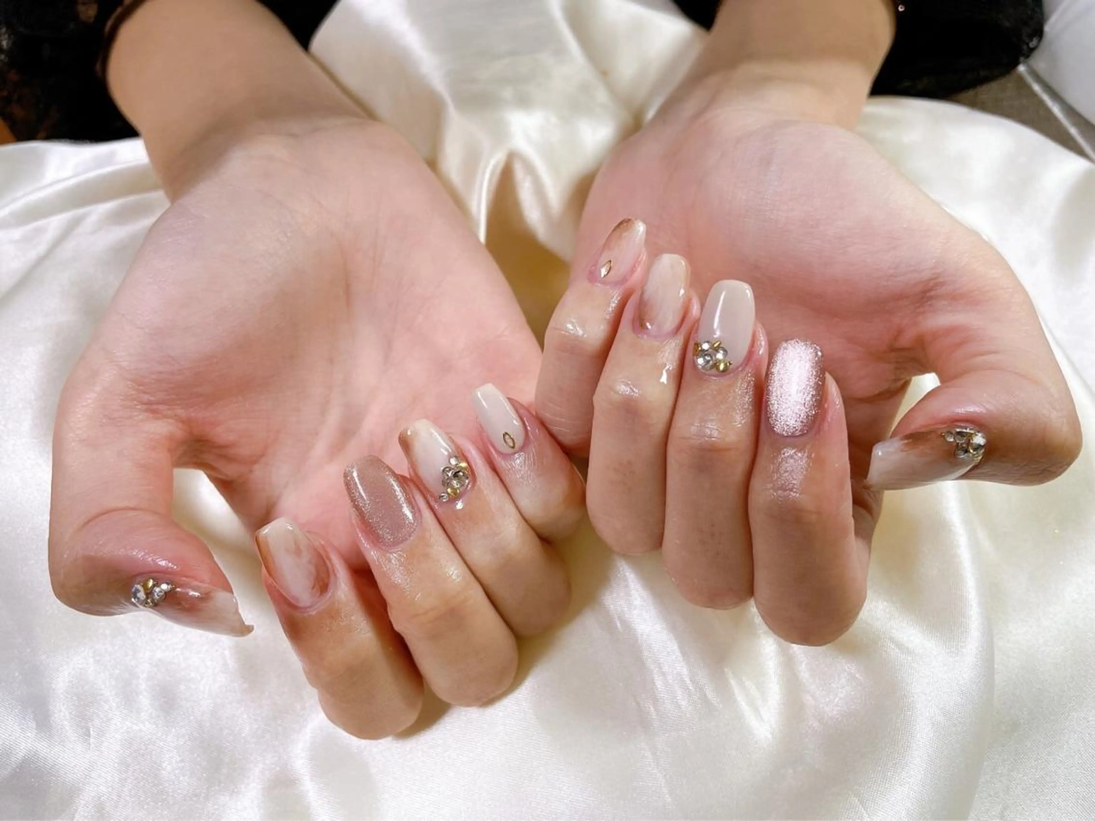 ネイル 桜ネイル ジェルネイル グラデーション ミラーネイル パラジェル ハンドネイル kiki nail &brow二子玉川の眉毛・アイブロウイメージ