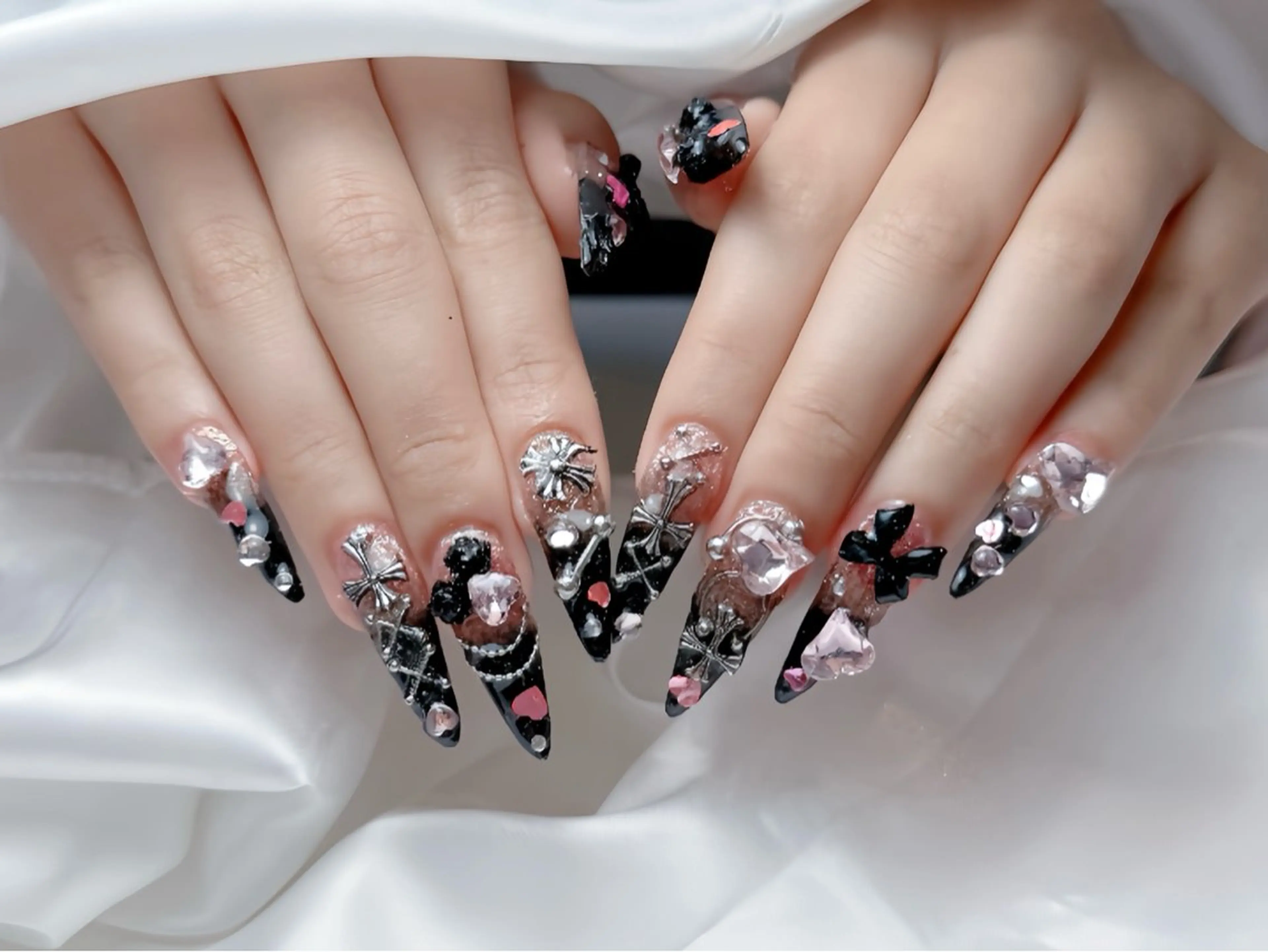 ネイル オーロラネイル チークネイル 桜ネイル クリアネイル ドット ハンドネイル Rin Nail 新大久保店のネイルデザイン