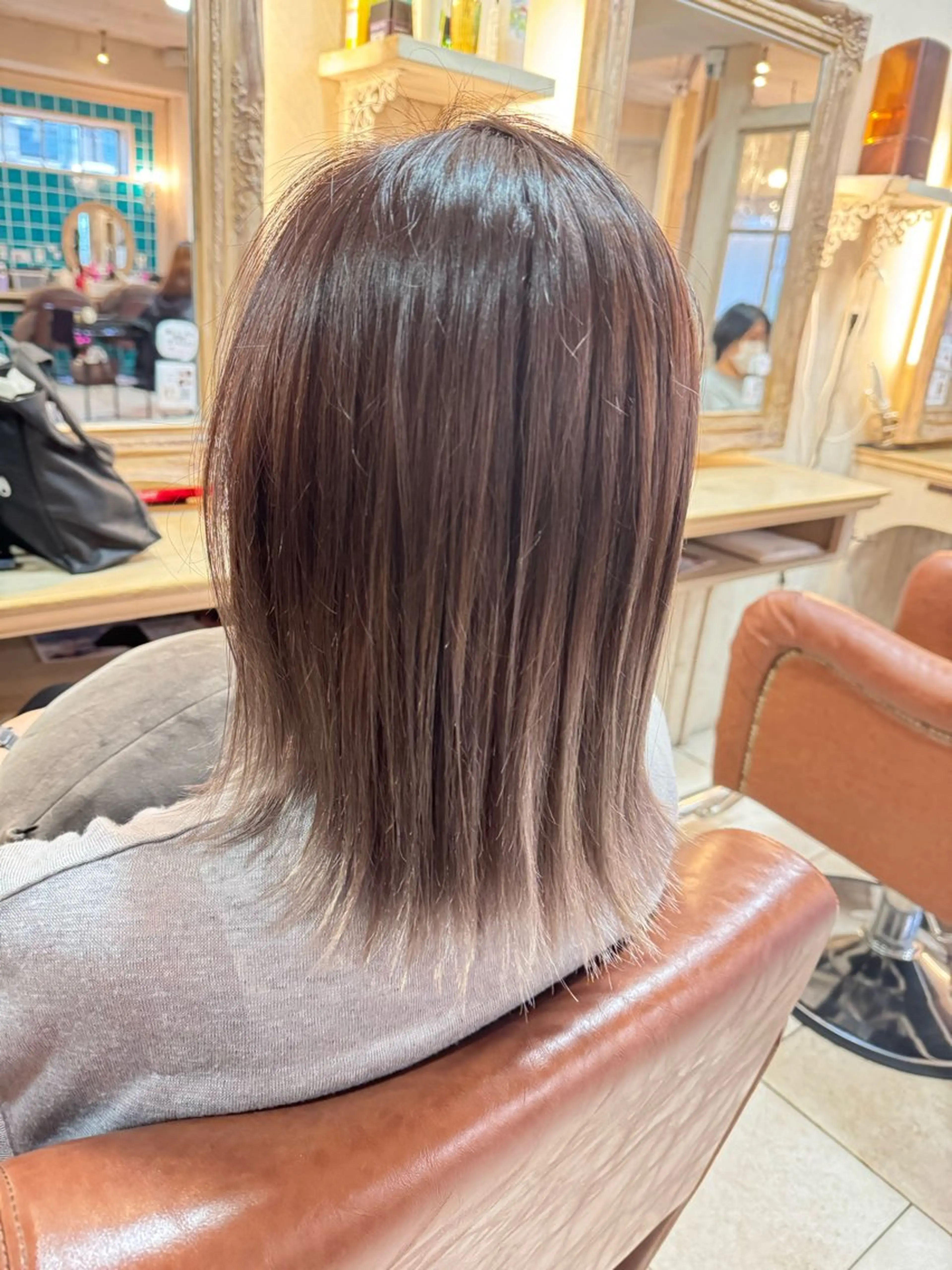 ミディアム amie by afloatのヘアスタイル