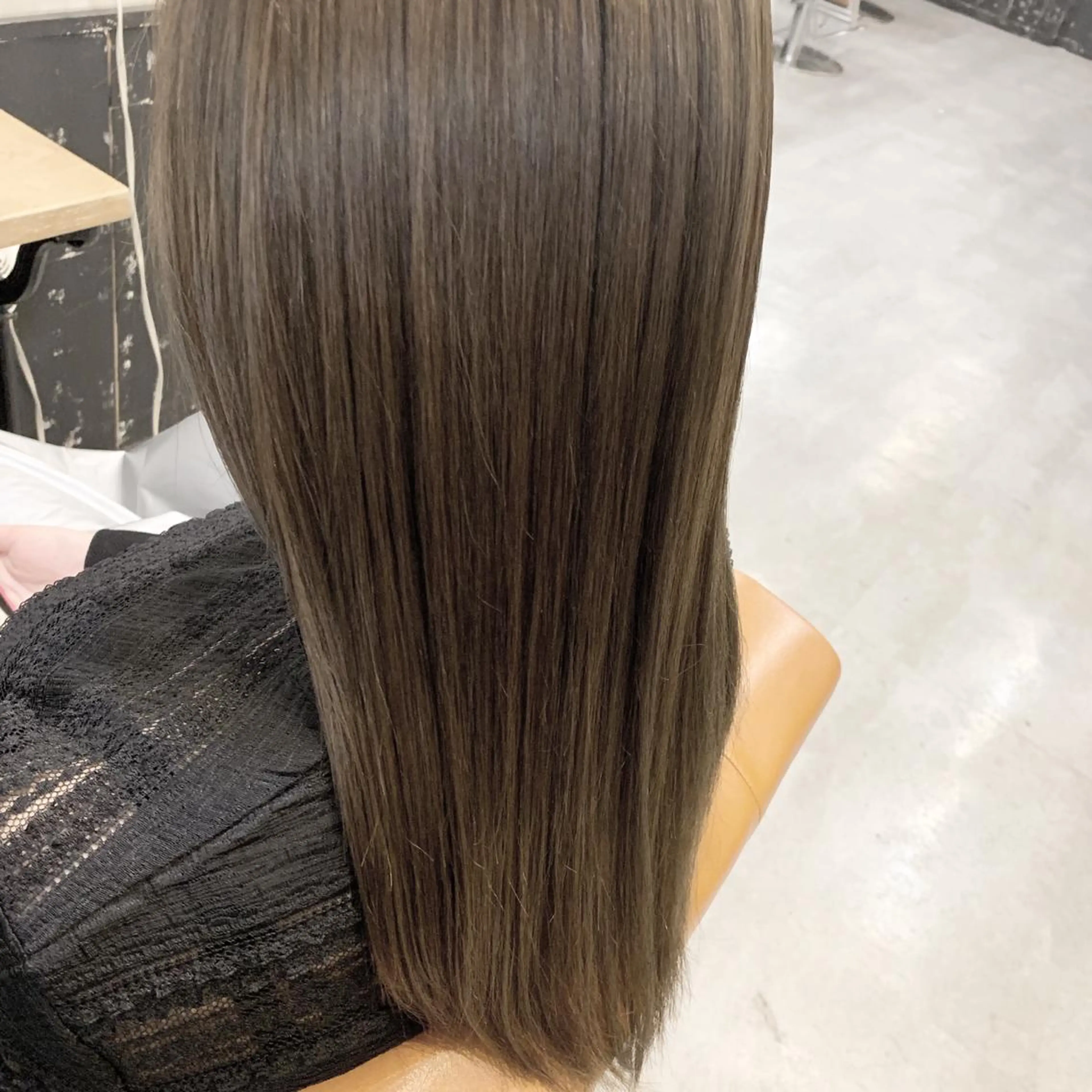 ミディアム カラー ベージュカラー フォギーベージュ 髪質改善✨ 小田拓弥のヘアスタイル