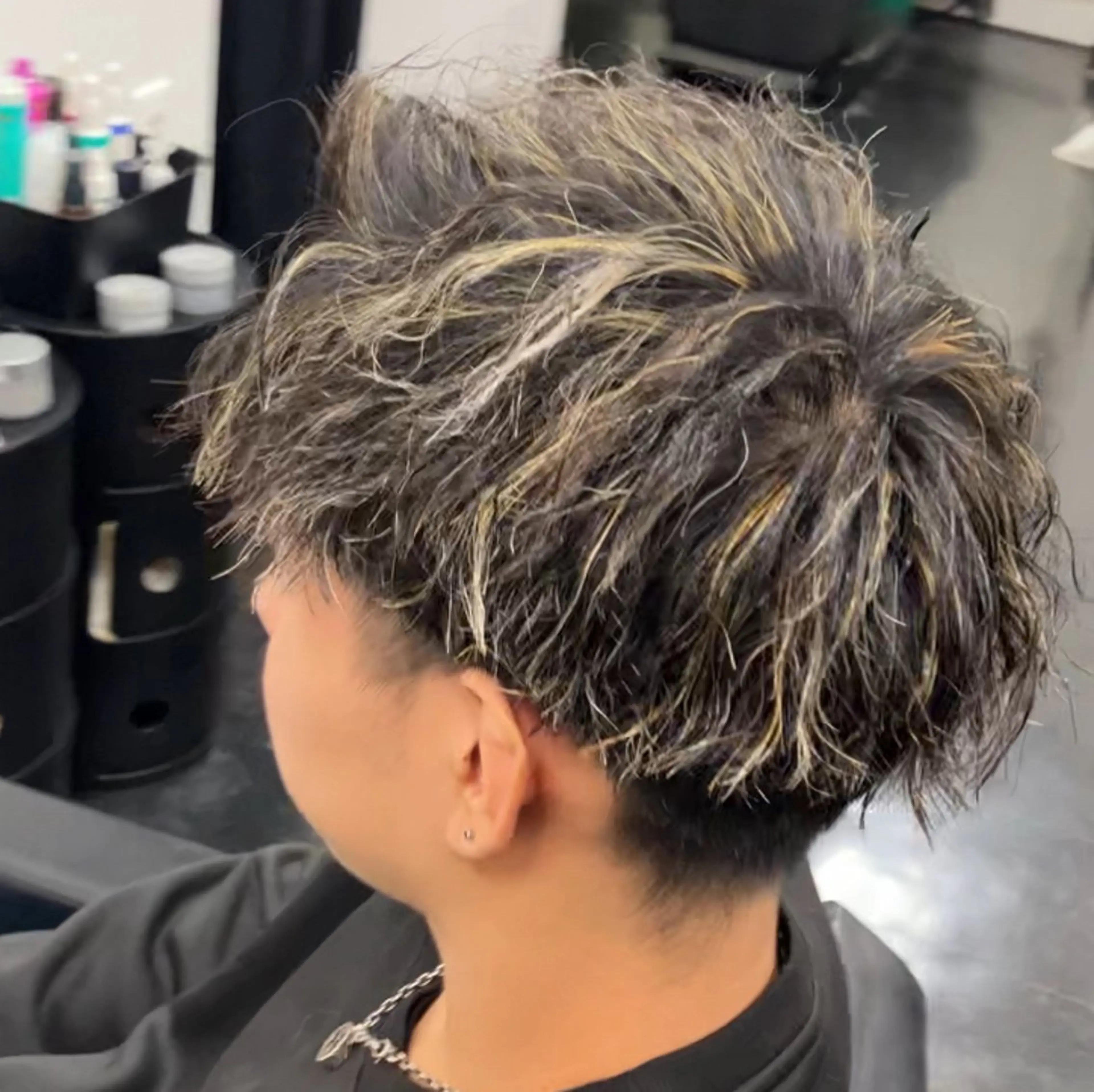 ショート カラー パーマ 段下 航一郎のヘアスタイル