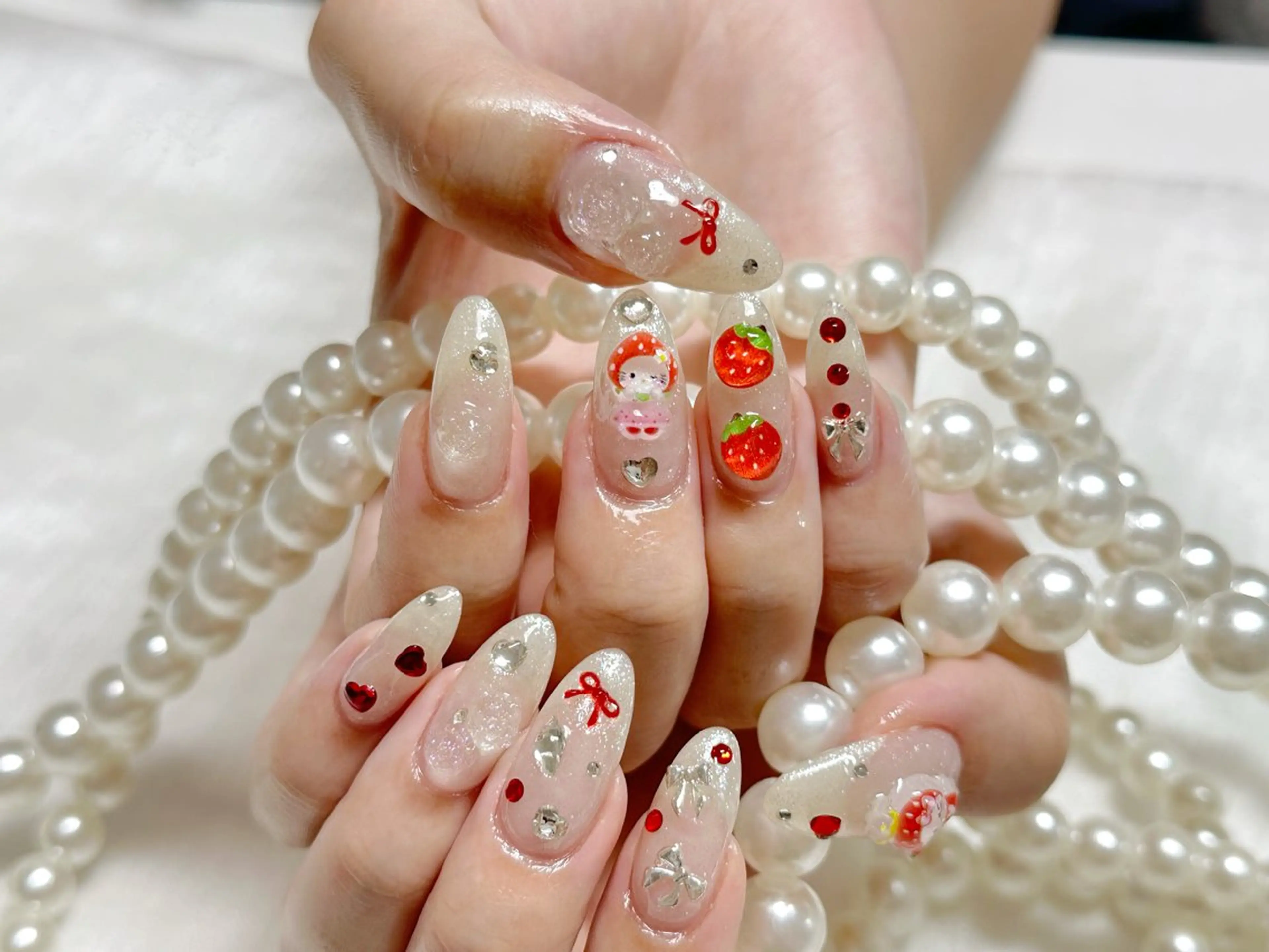 ネイル オーロラネイル 長さ出し フレンチネイル ガーリー キラキラネイル RIn 🎀のネイルデザイン