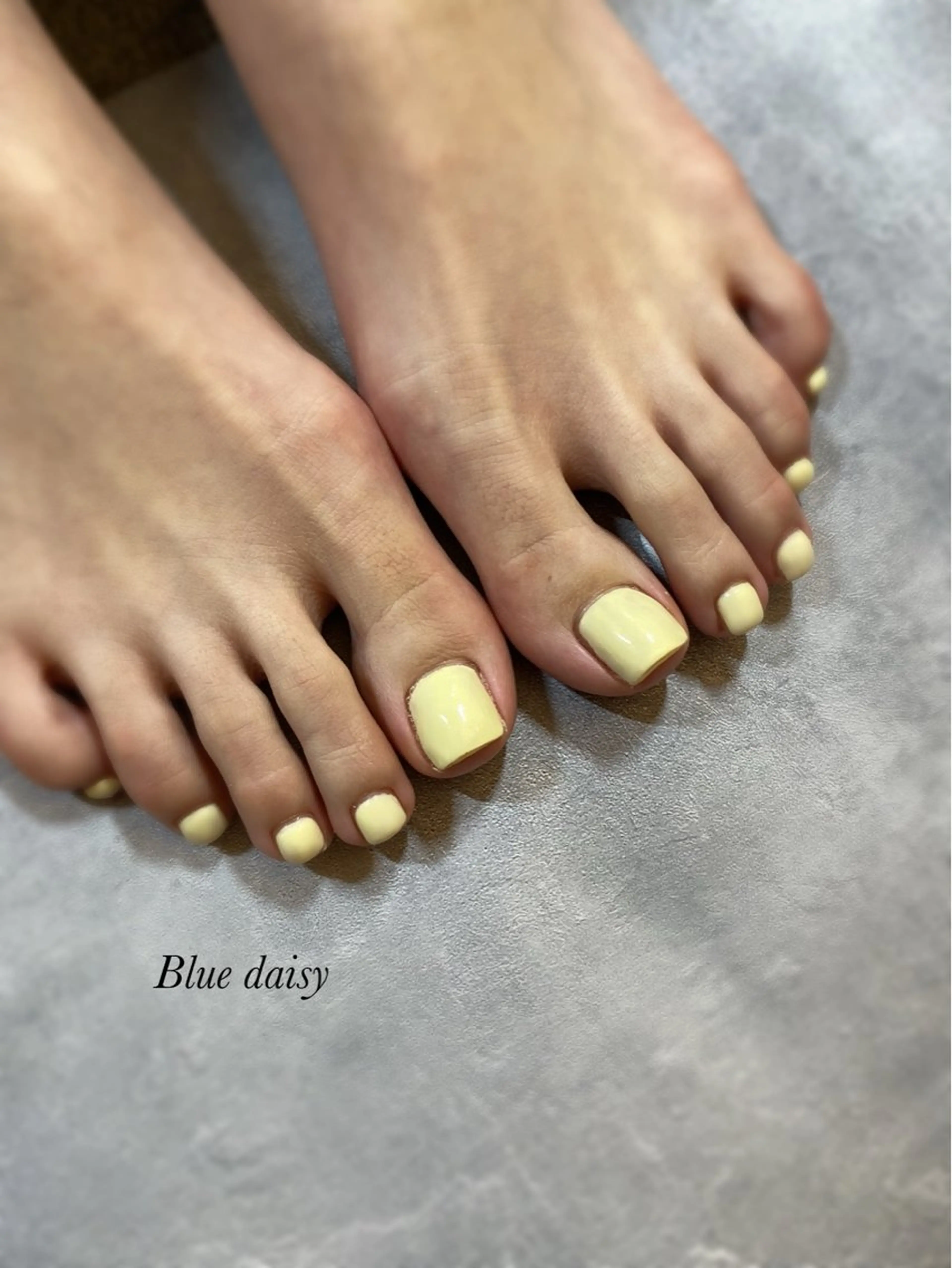 ネイル フットネイル パステルネイル 春ネイル 黄色 フットネイル Blue daisy 栄本店のネイルデザイン