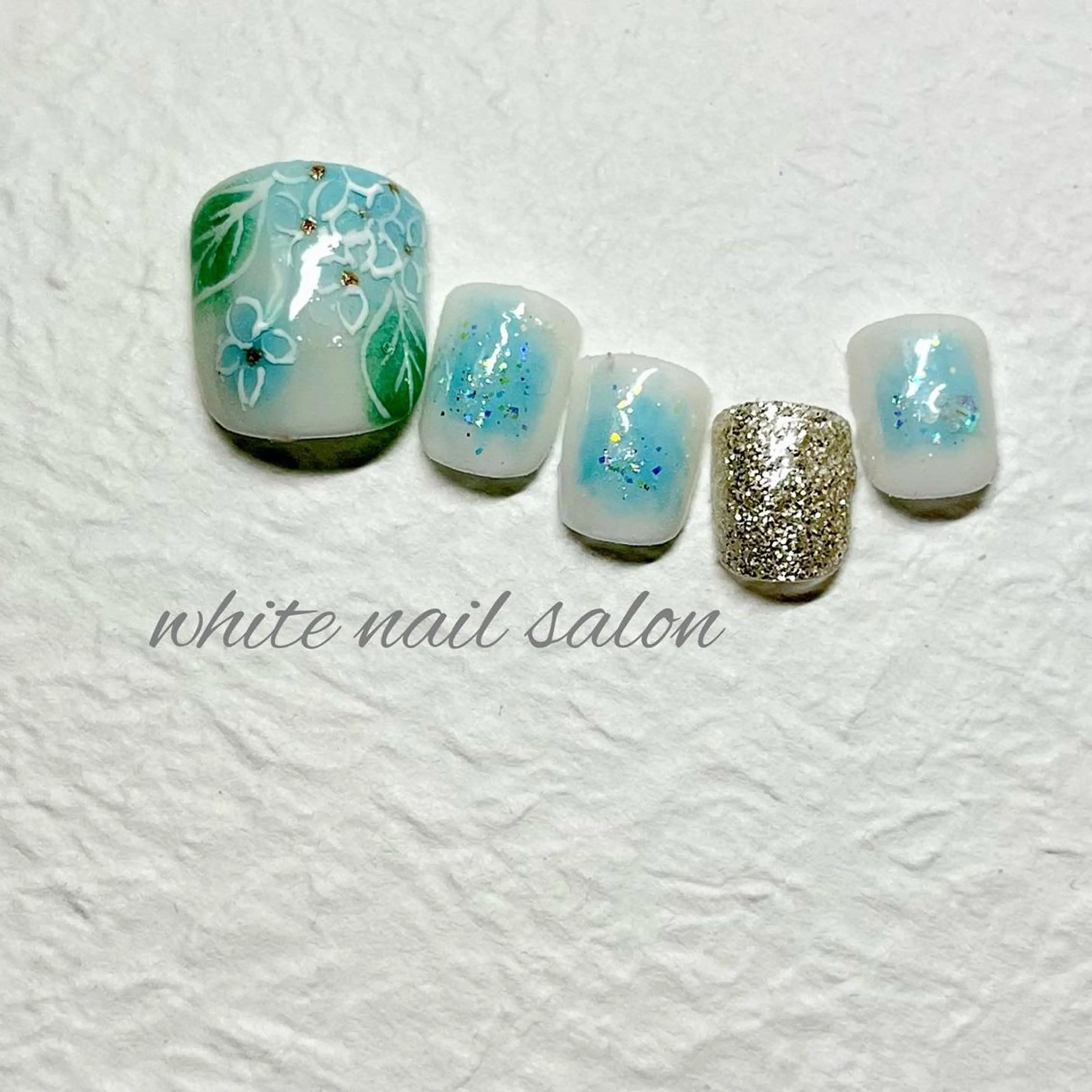 ネイル フットネイル ジェルネイル ハードジェル ラメ(グリッター) 持ち込み フットネイル white nail salonのネイルデザイン