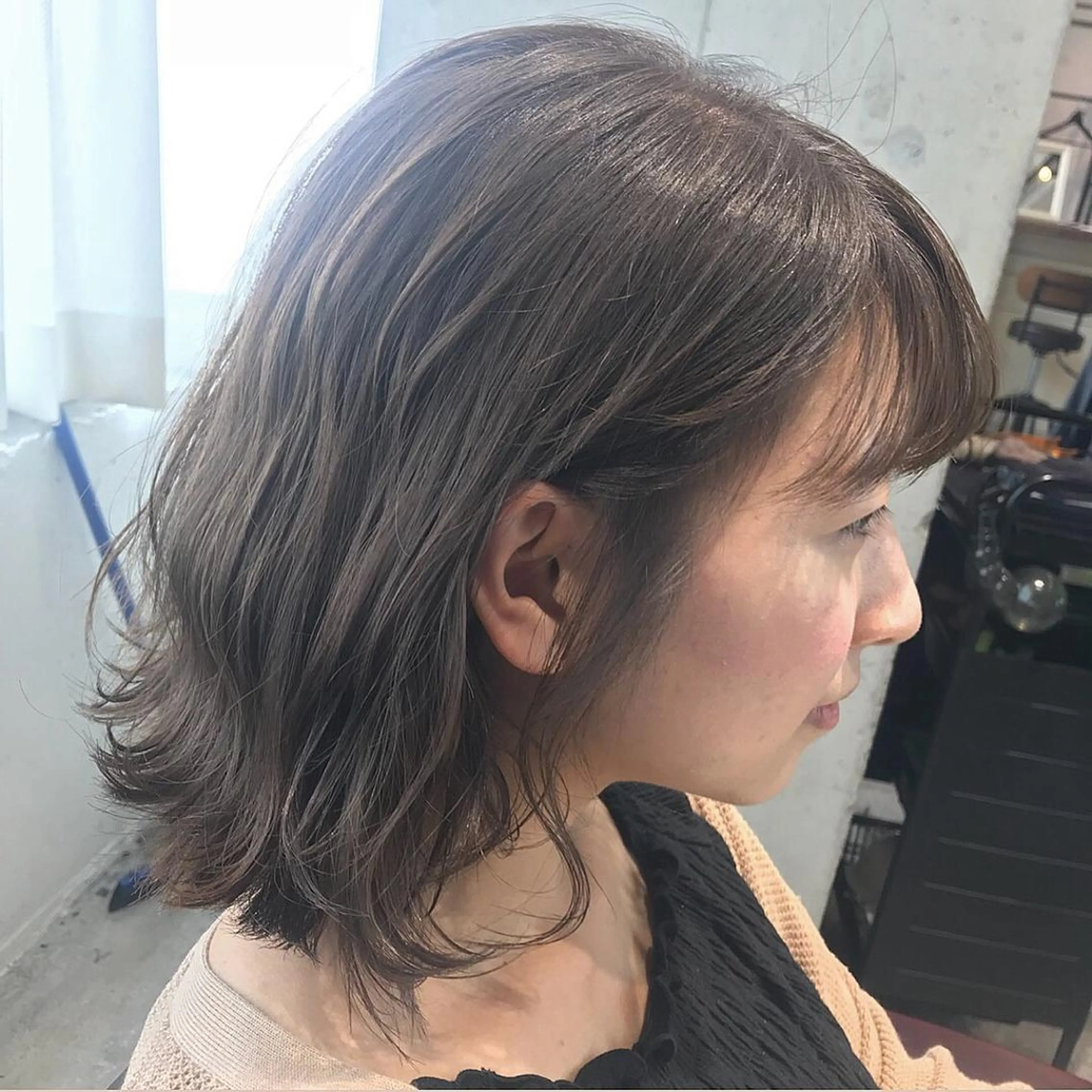 ミディアム アッシュ 緑川 瑞穂のヘアスタイル