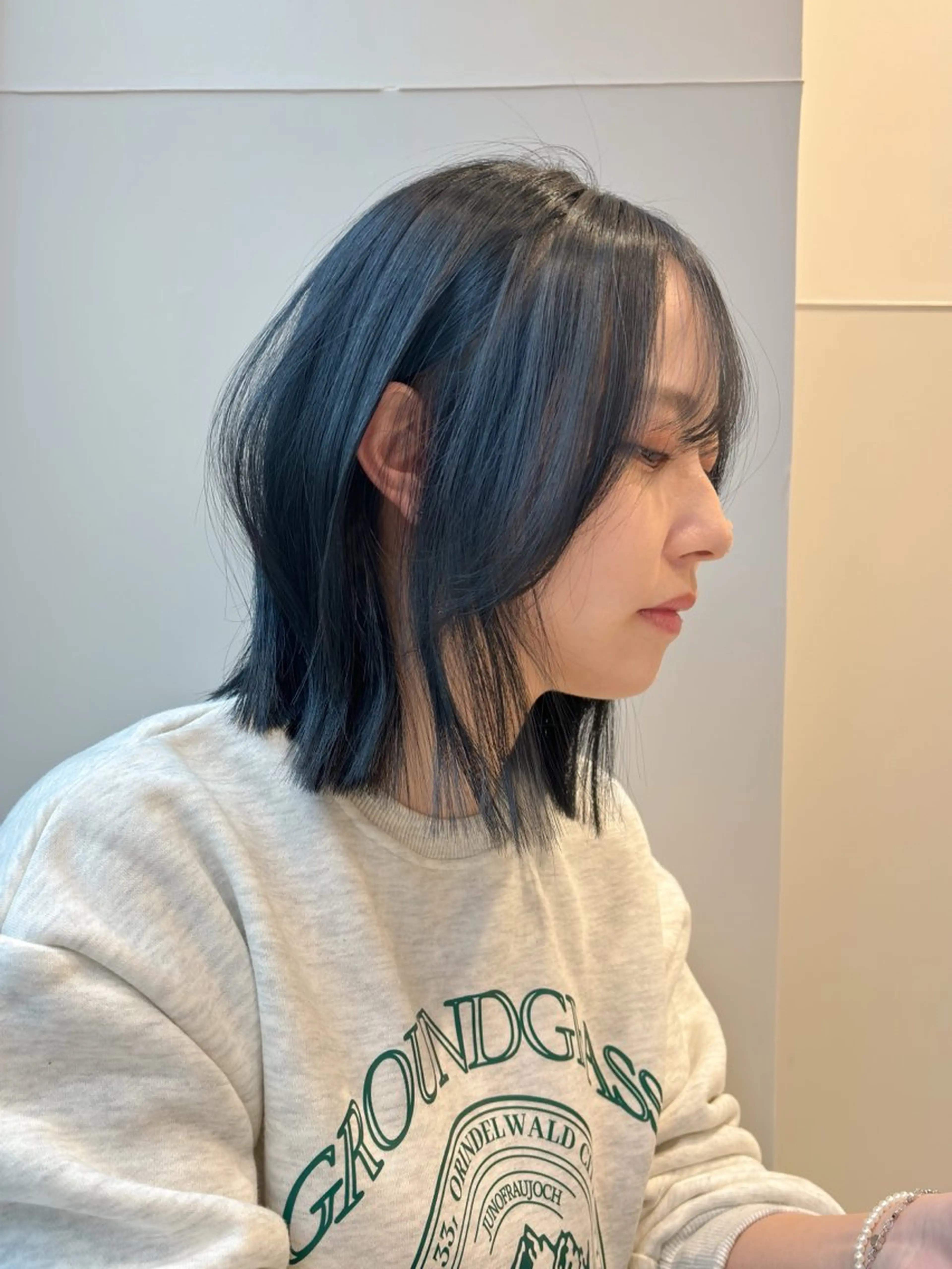 ショート カラー パーマ ヘアアレンジ メンズ 切りっぱなしボブ メンズ韓国風 ボブ くせ毛 髪質改善 カット 縮毛矯正 トリートメント 切りっぱなしヘアボブ ミディアムヘアRYOのヘアスタイル