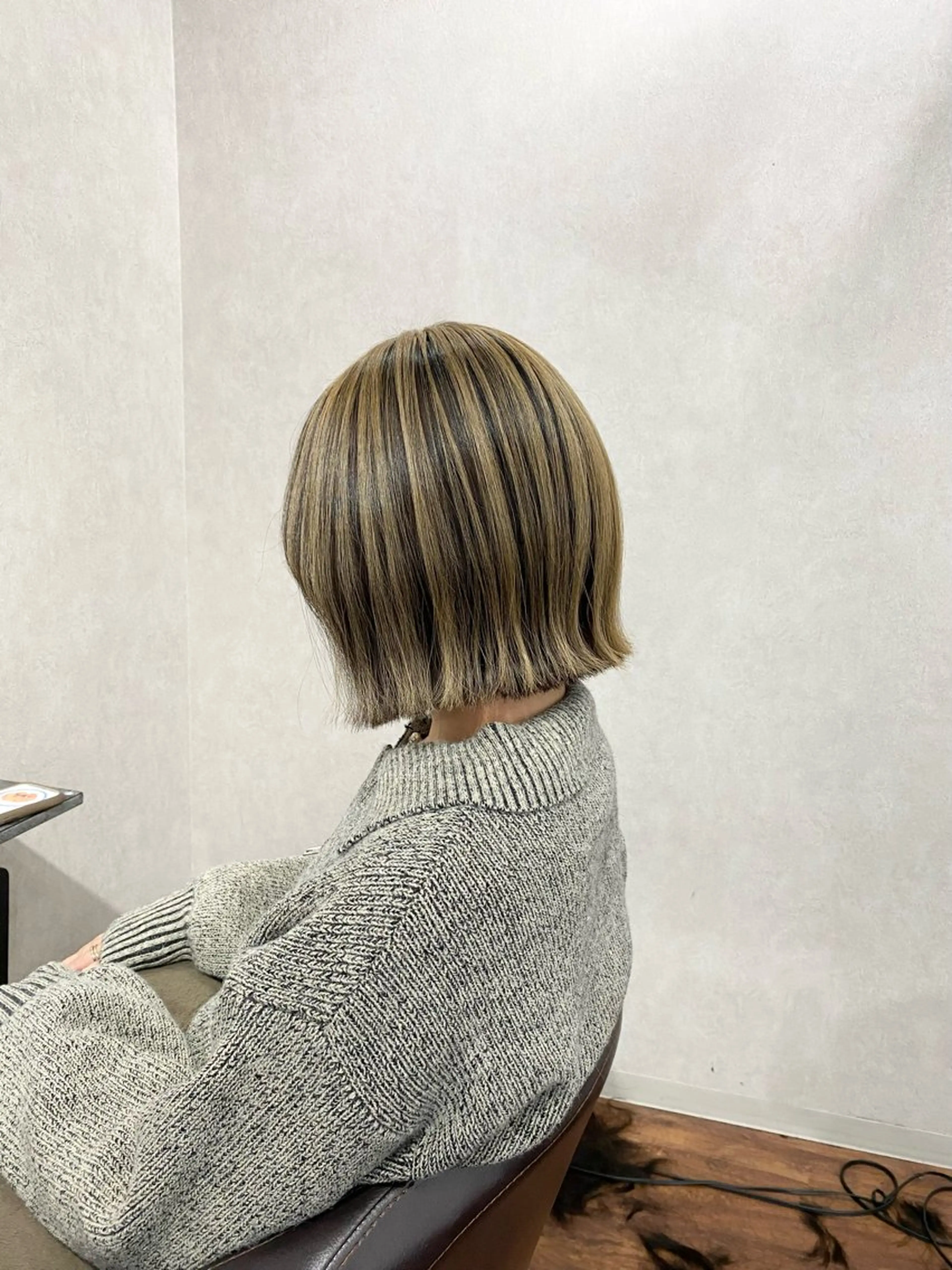 ミディアム カット ヘアカラー _White所属・ＳＨＩ ＺＵのヘアスタイル