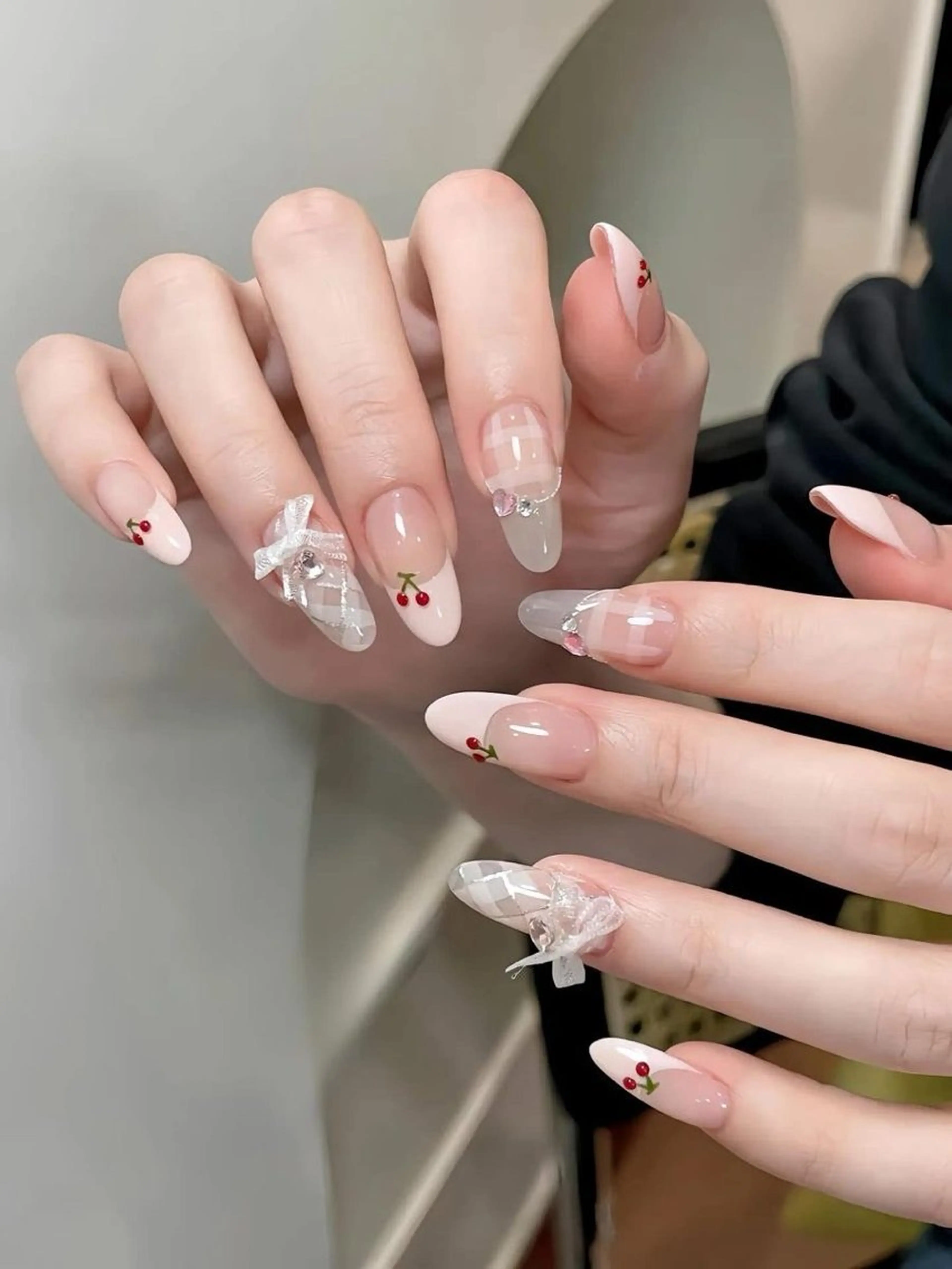 カラー グラデーションカラー ピンクカラー ハンドネイル AIN Nailのネイルデザイン