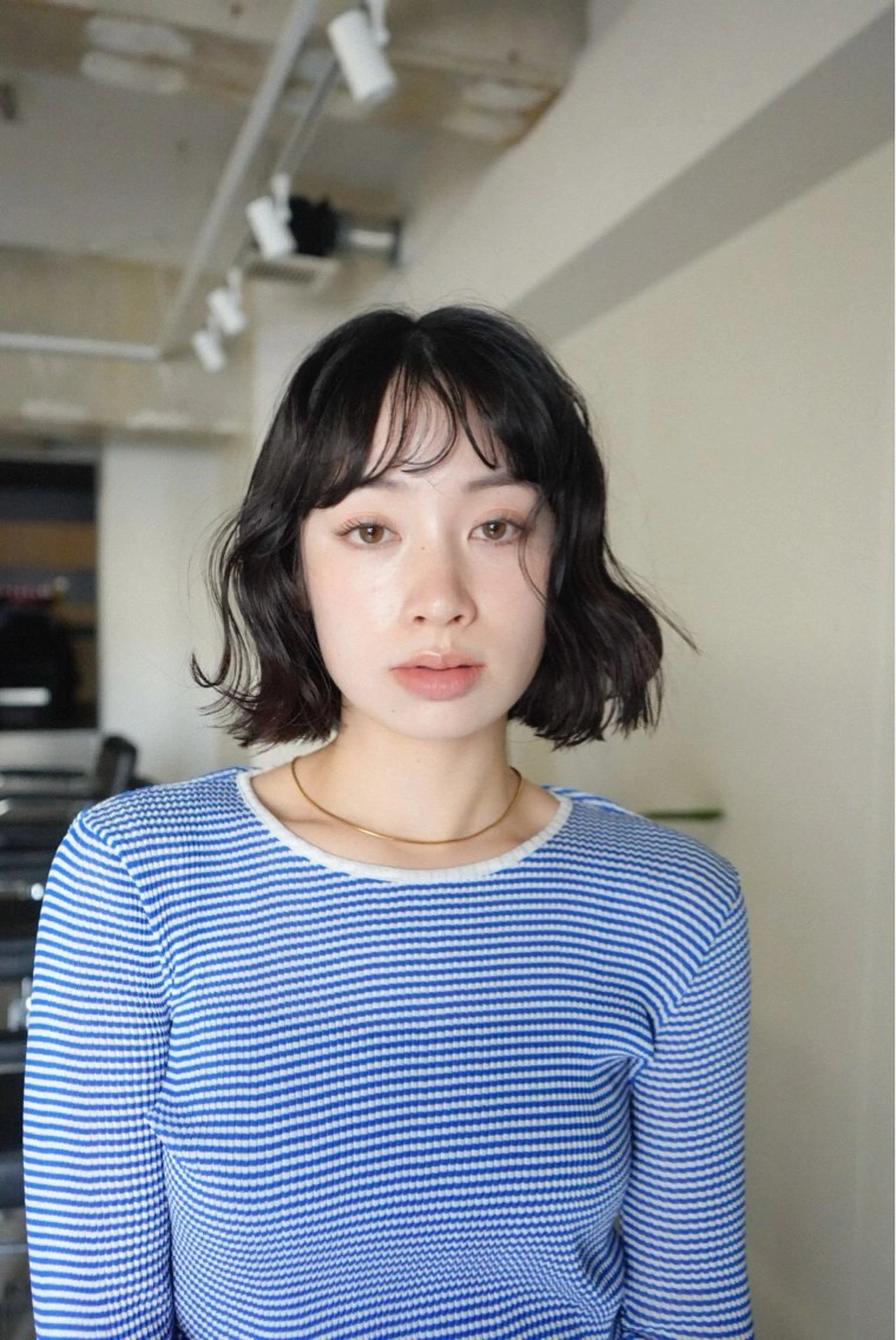 ミディアム 市原亮/塩釜口/ ツイスパ/波巻きのヘアスタイル