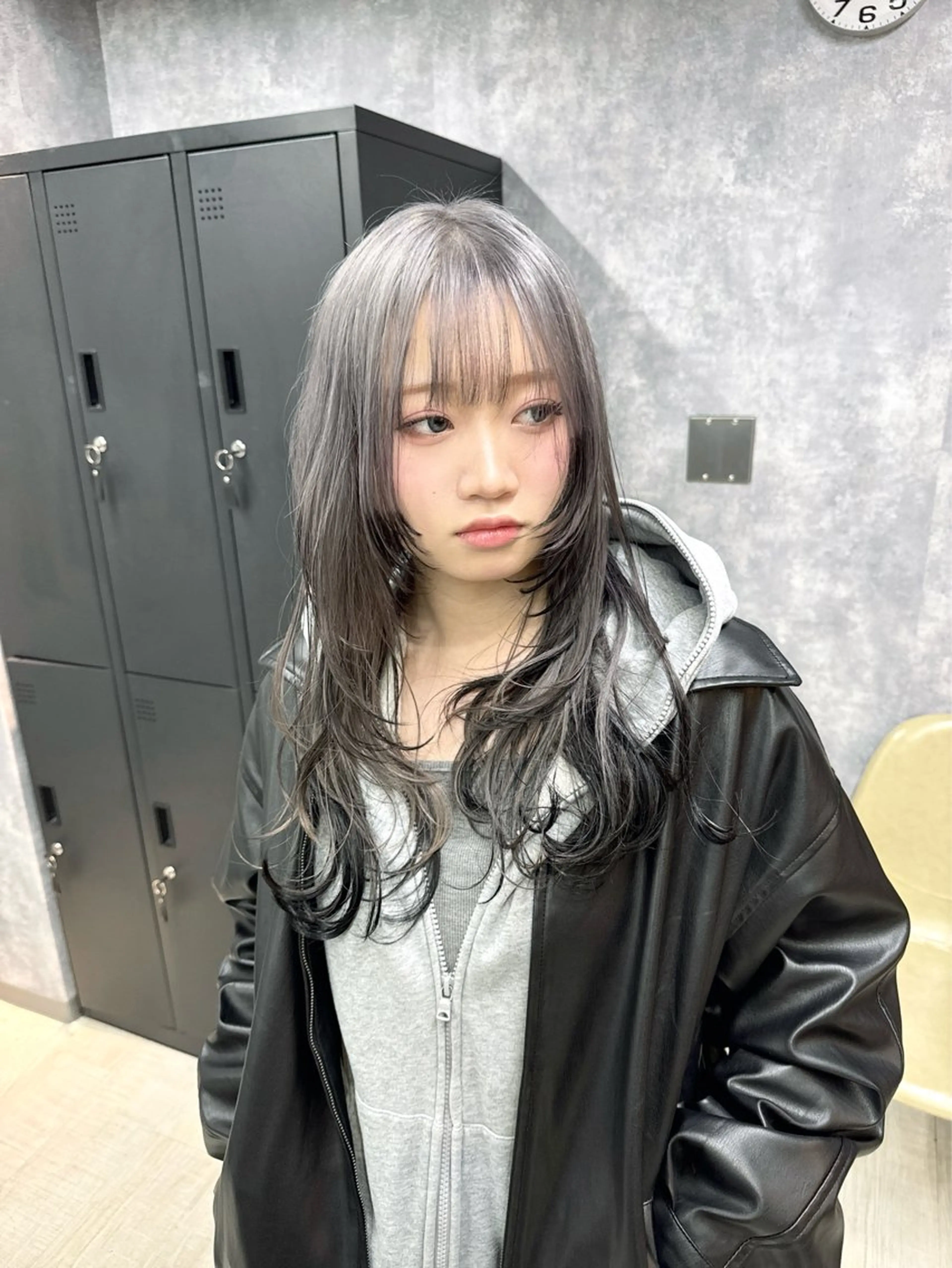 セミロング カラー ブリーチ ケアブリーチ ダブルカラー イヤリングカラー ハイトーンカラー ヘアカラー トリートメント ヘアセット 【.ico】心斎橋/ ウルフ/飛田ゆうきのヘアスタイル