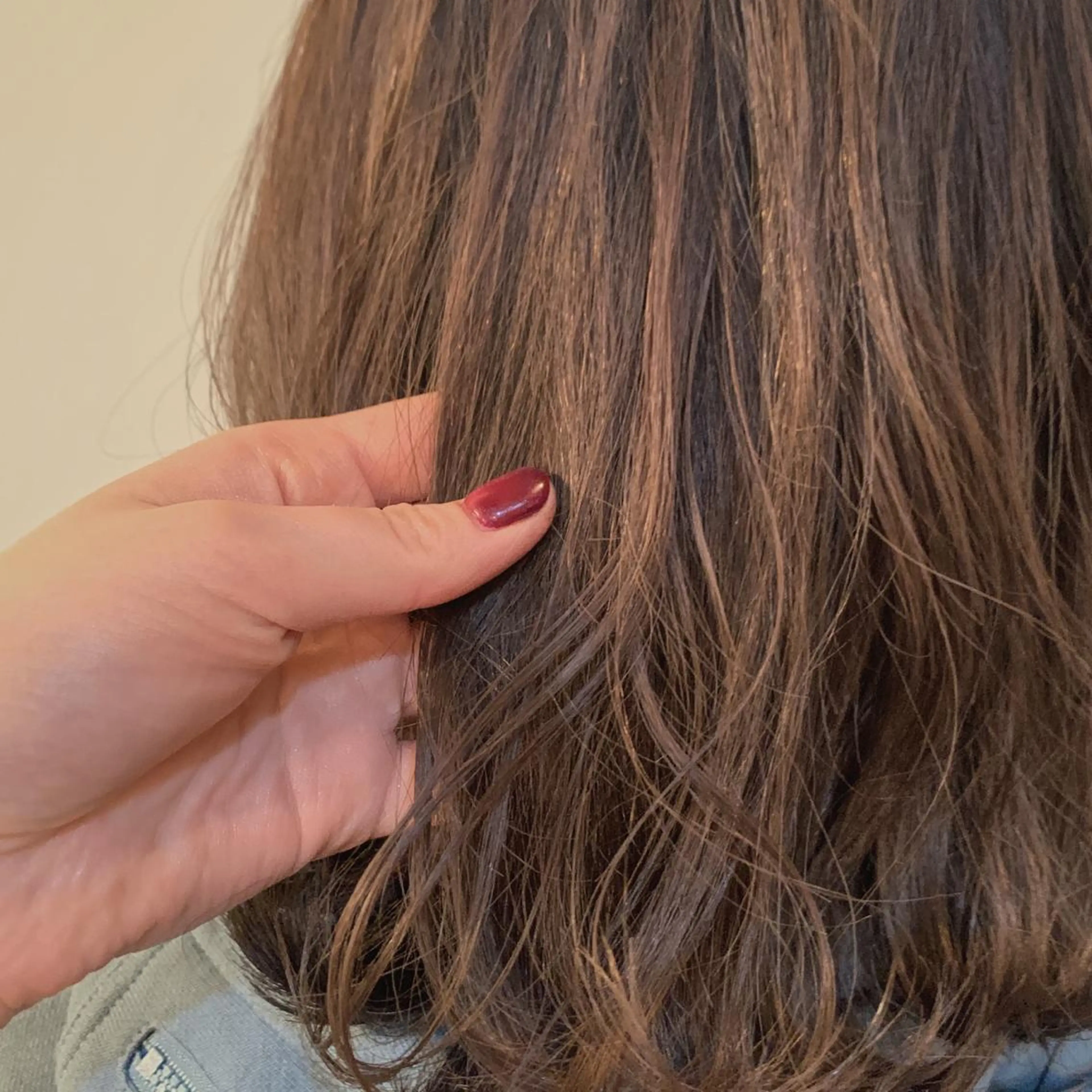 ミディアム カラー パーマ ヘアアレンジ メンズ キッズ ネイル マツエク・マツパ アッシュ ベージュカラー 赤色 zeen札幌店所属・sumina すみなのヘアスタイル