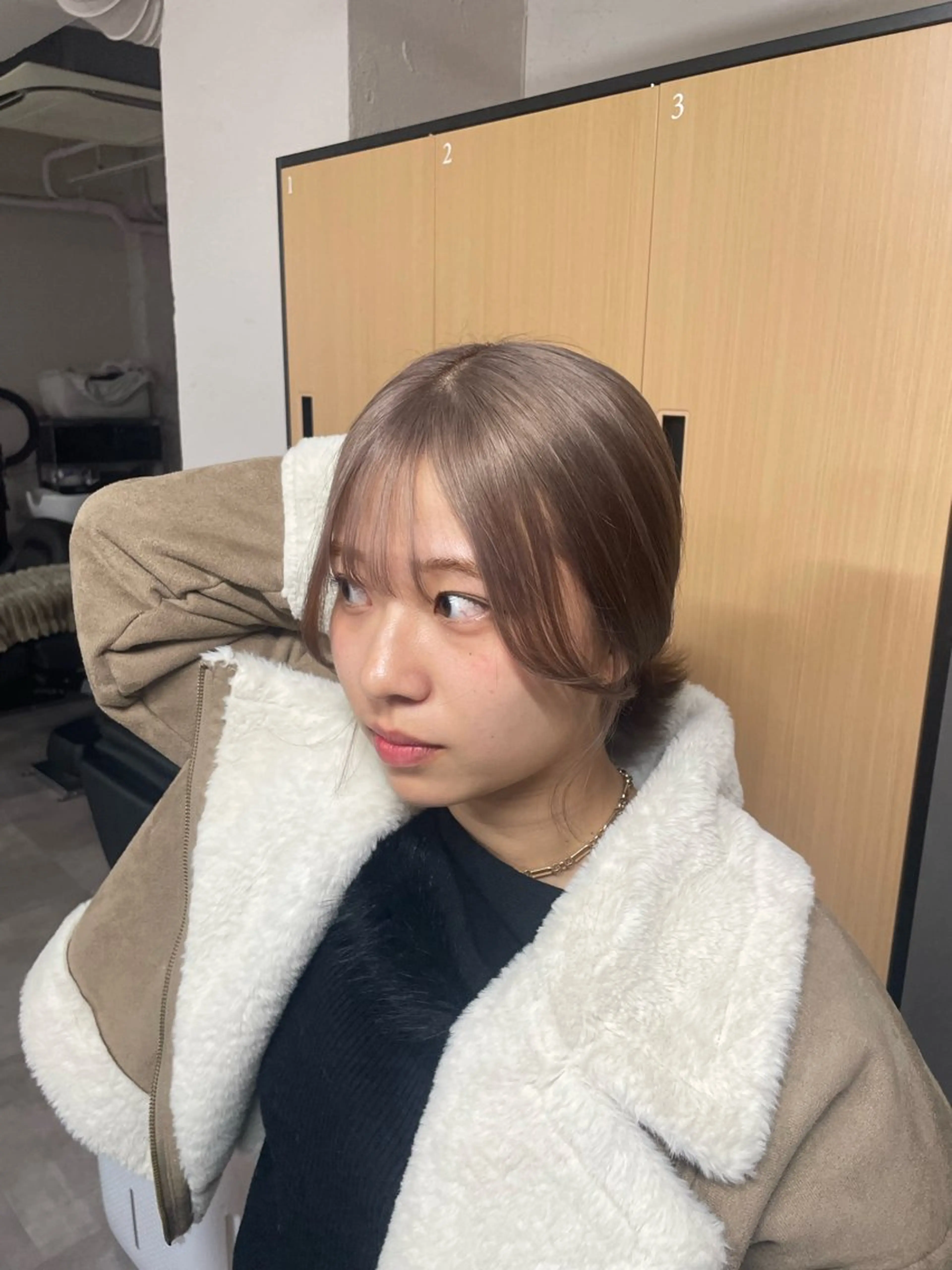 ミディアム カット ヘアカラー tokute 中野真咲🐺のヘアスタイル