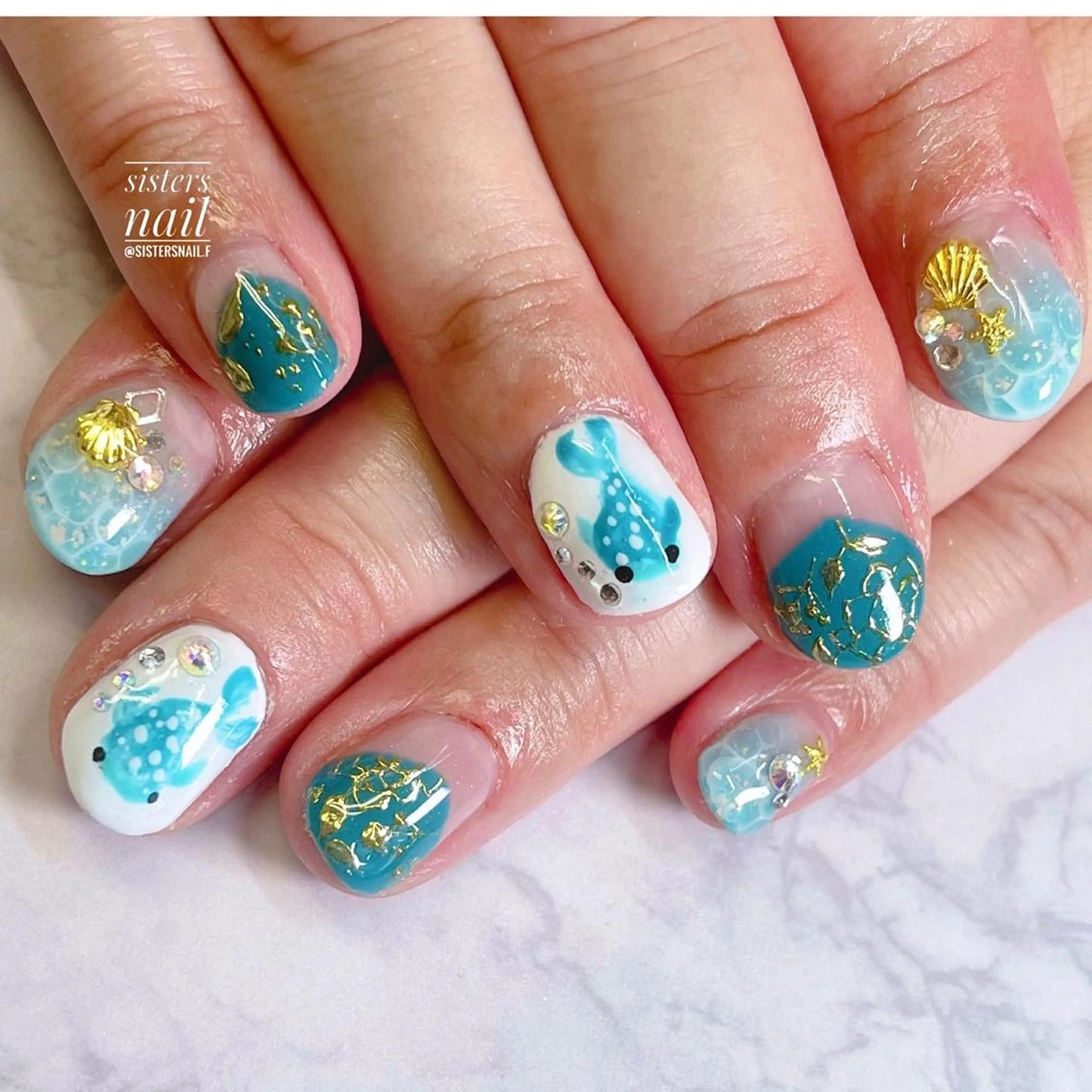 ネイル アートネイル グラデーション 夏ネイル sisters nail.fのネイルデザイン